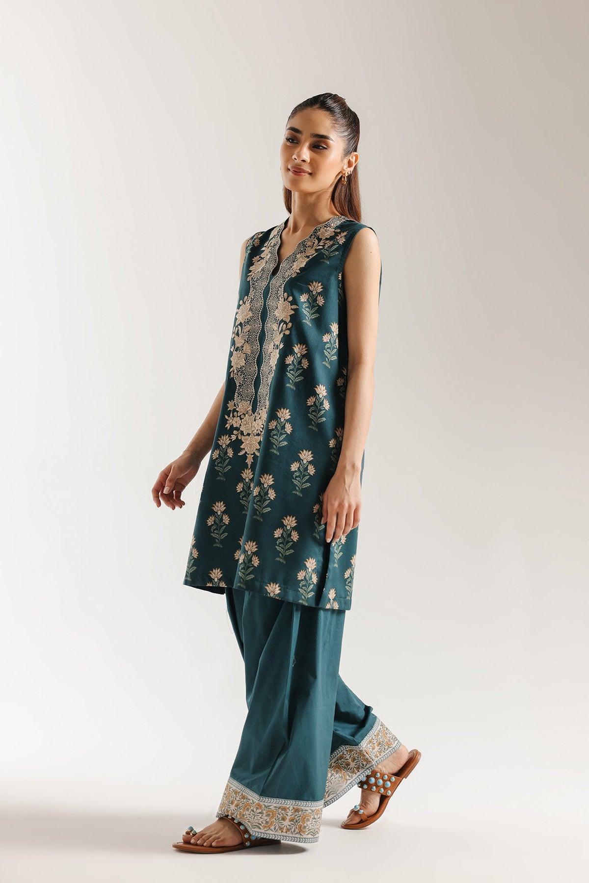 EMBROIDERED SUIT (E0839/203/602)