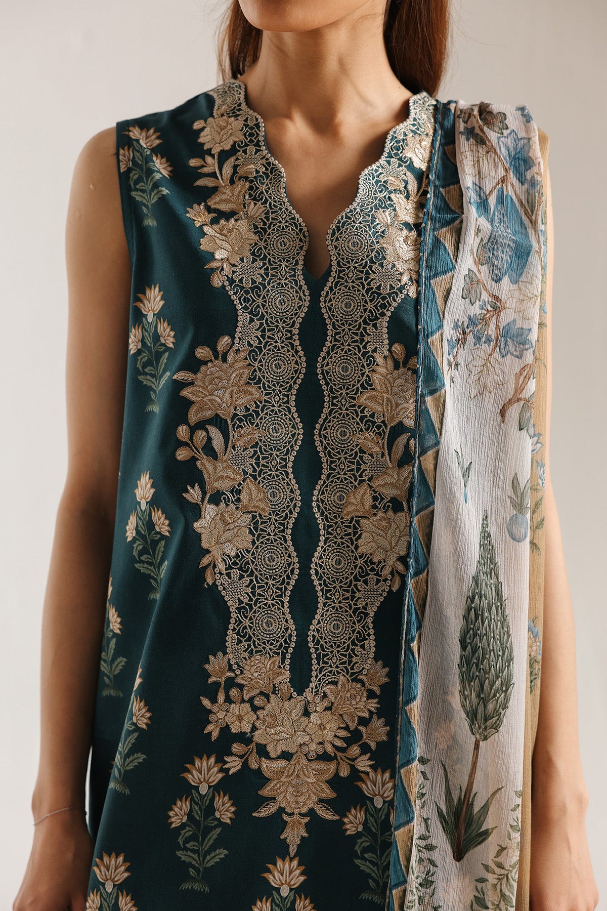 EMBROIDERED SUIT (E0839/203/602)
