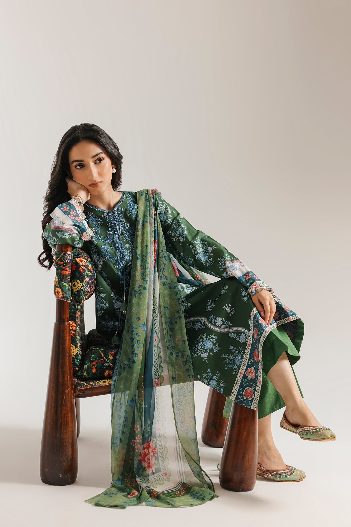 EMBROIDERED SUIT (E0841/203/708)