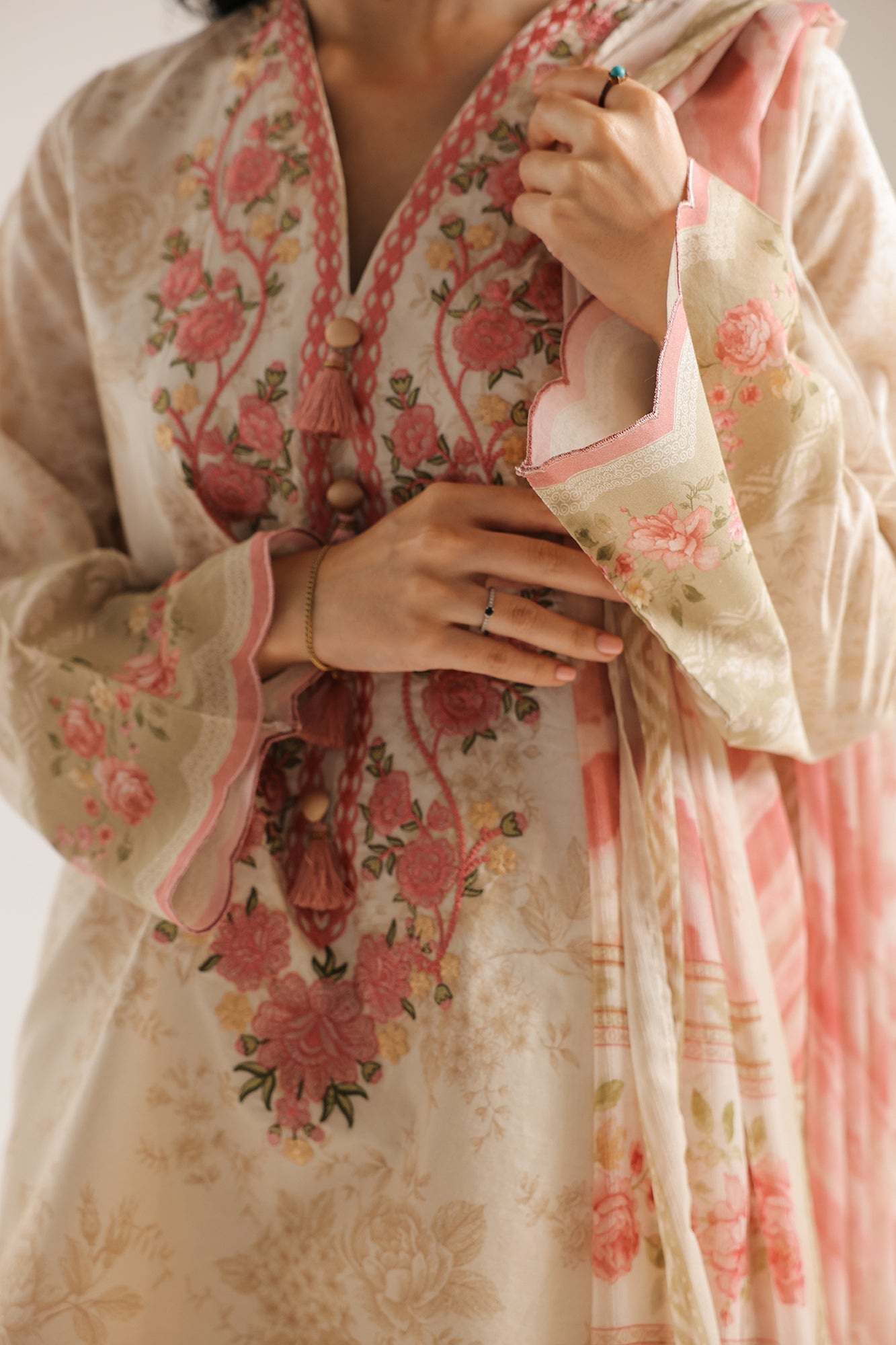 EMBROIDERED SUIT (E0842/203/315)