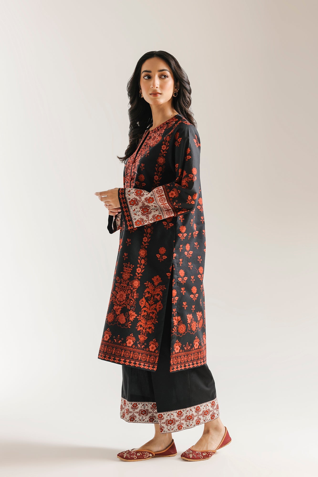 EMBROIDERED SUIT (E0844/203/902)