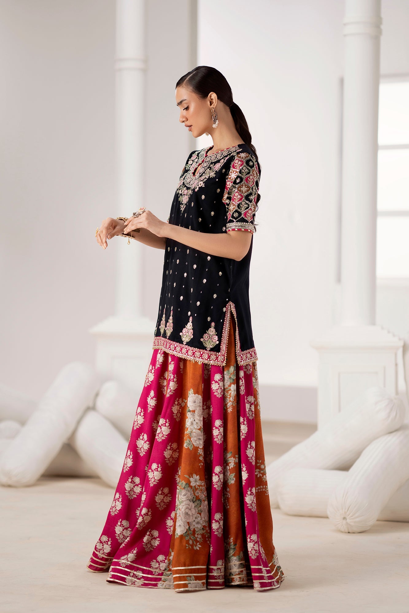 EMBROIDERED SUIT (E0845/104/902)
