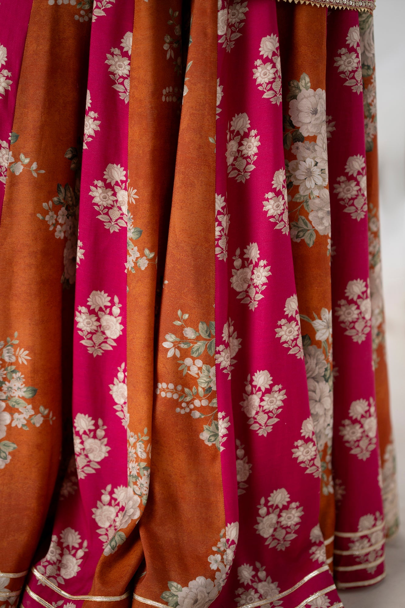 EMBROIDERED SUIT (E0845/104/902)