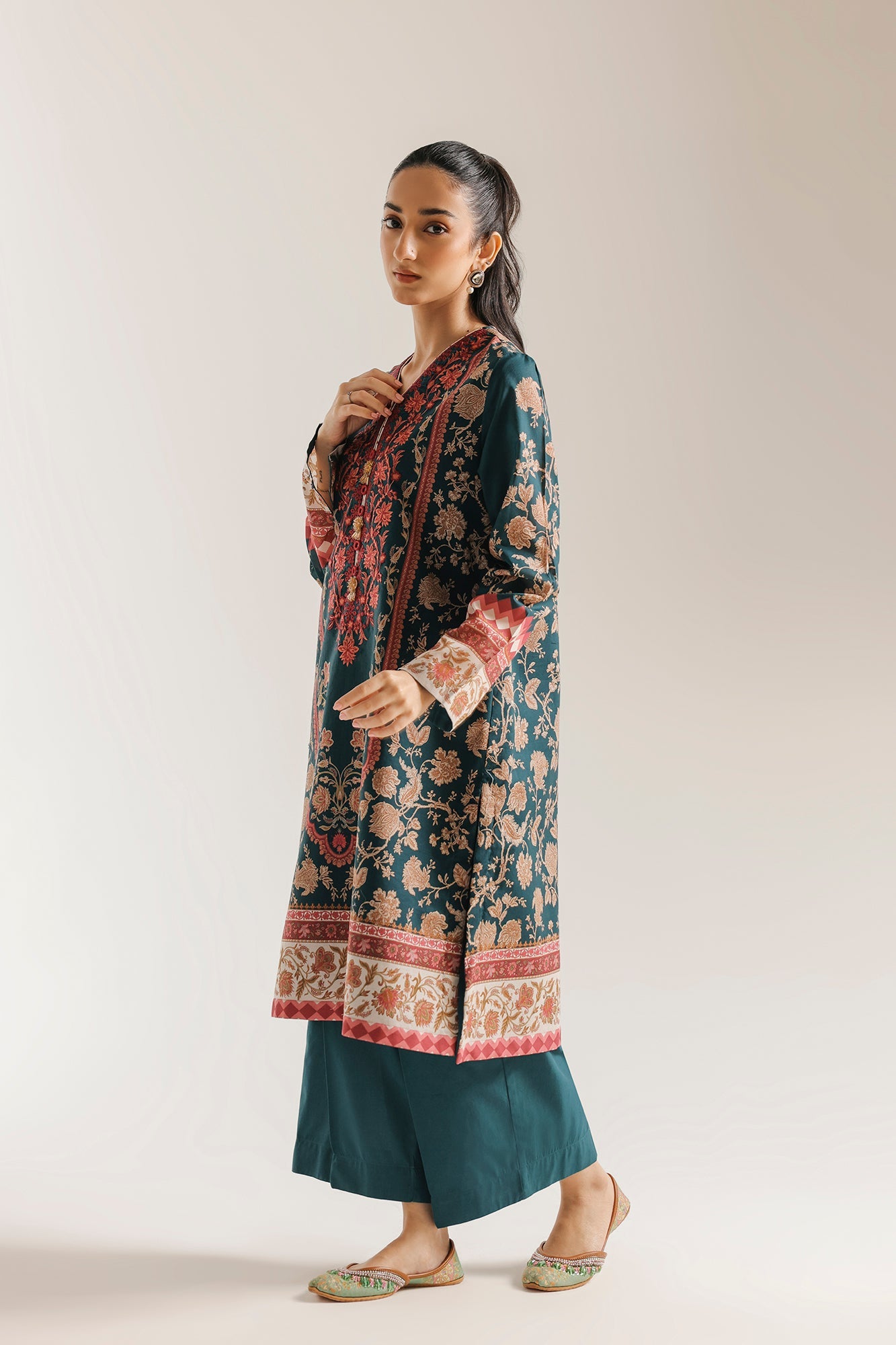 EMBROIDERED SUIT (E0847/203/711)