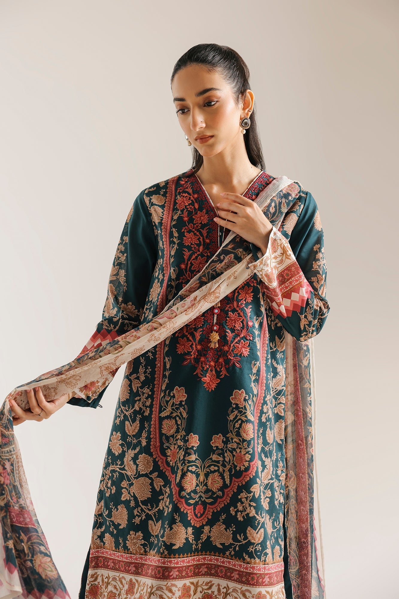 EMBROIDERED SUIT (E0847/203/711)