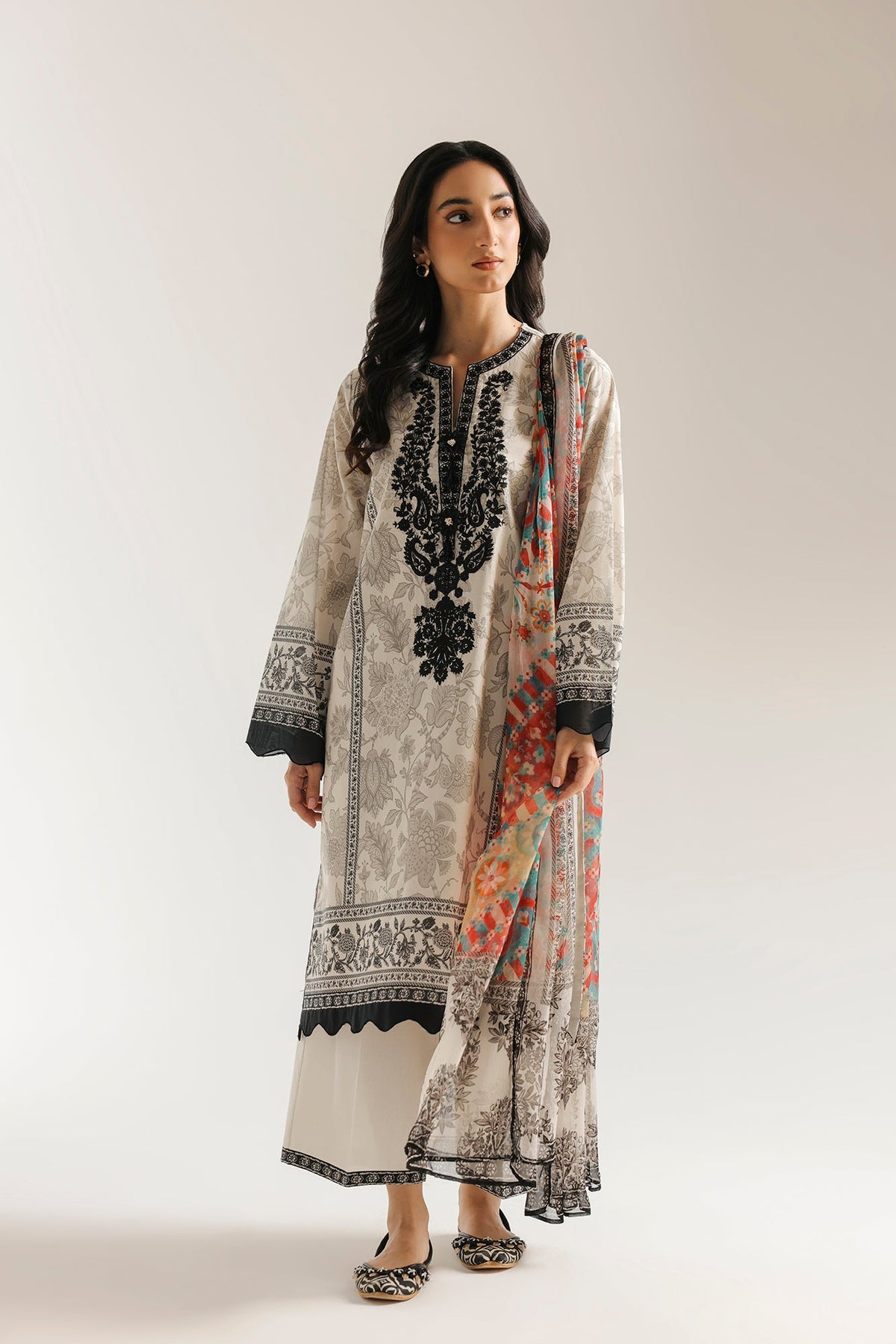 EMBROIDERED SUIT (E0852/203/002)