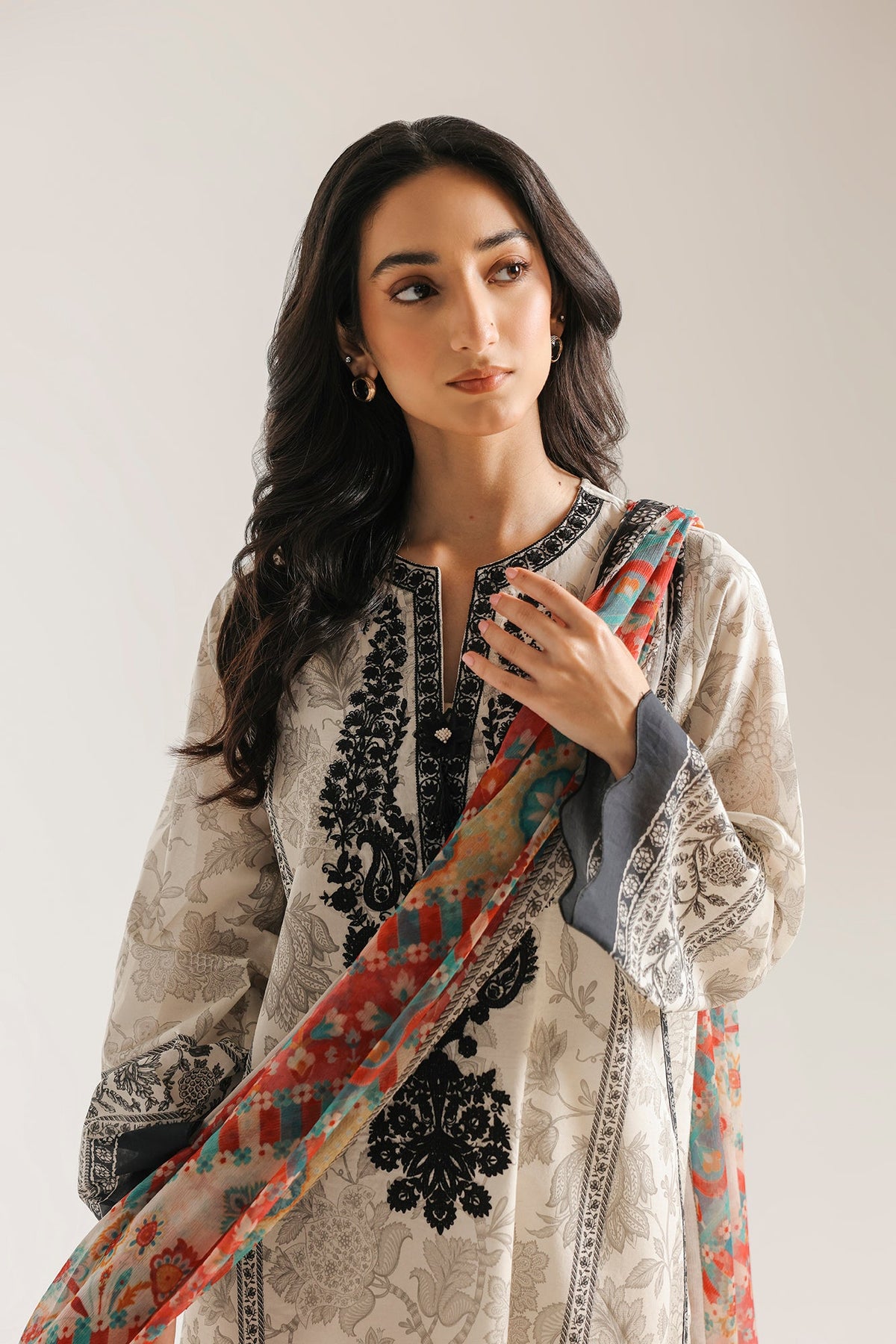 EMBROIDERED SUIT (E0852/203/002)