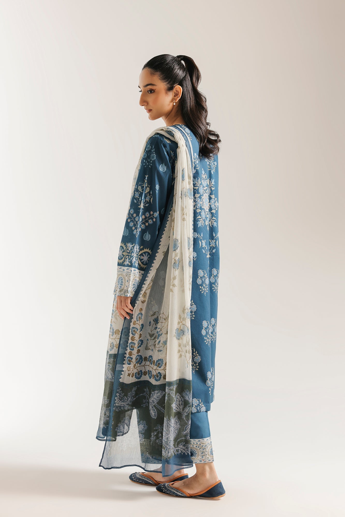 EMBROIDERED SUIT (E0857/203/622)