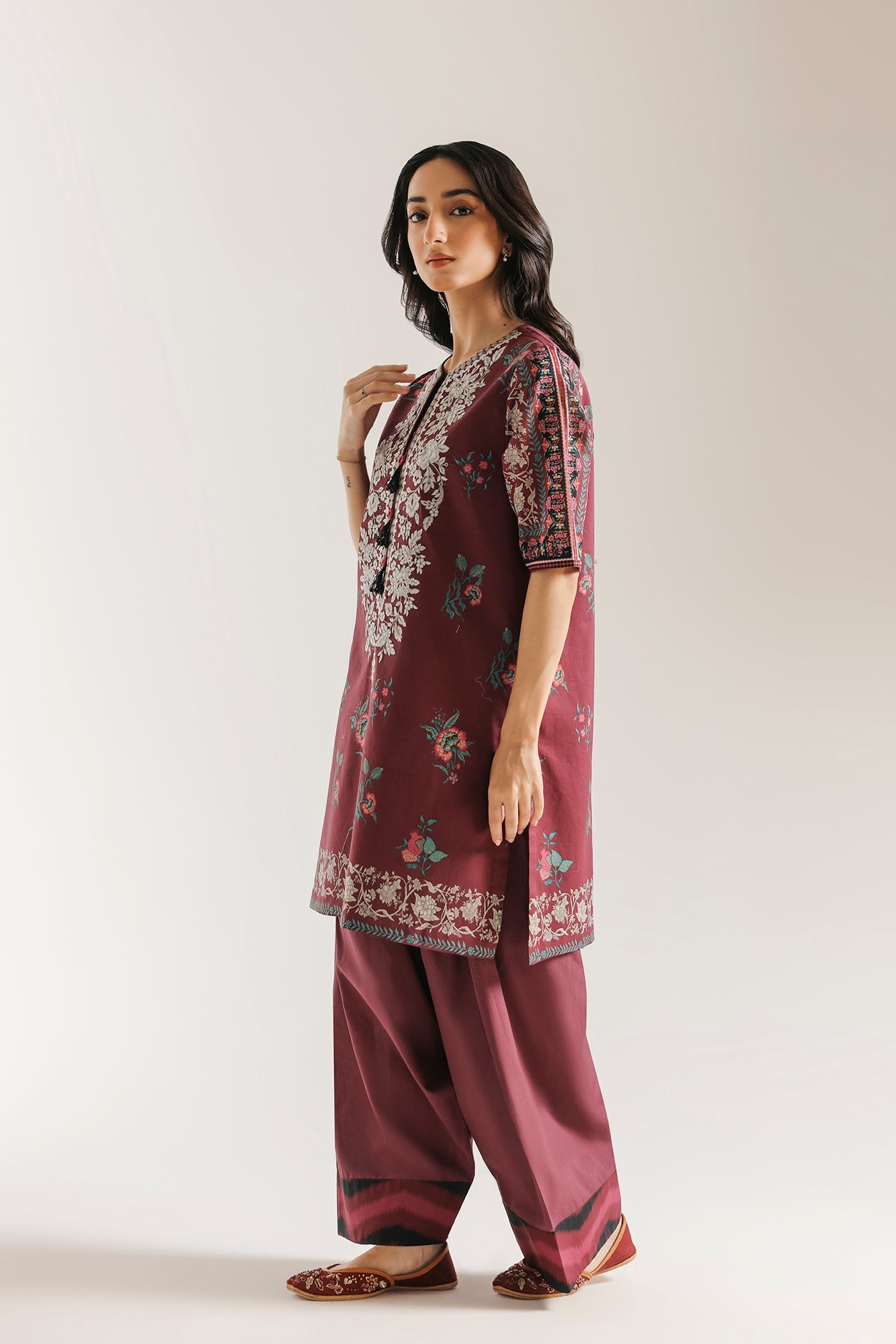 EMBROIDERED SUIT (E0858/203/523)
