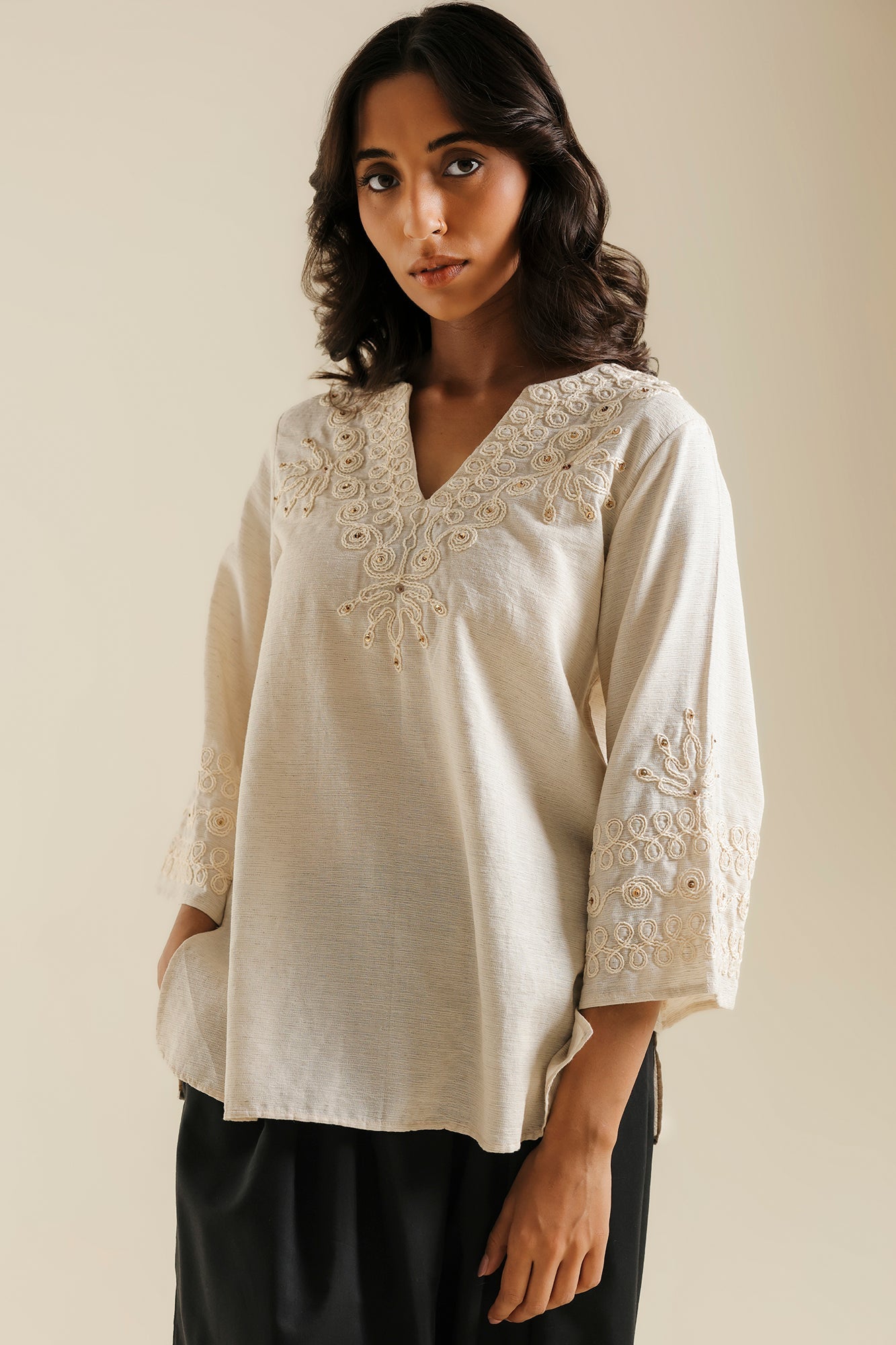 EMBROIDERED TOP (E0867/119/004)