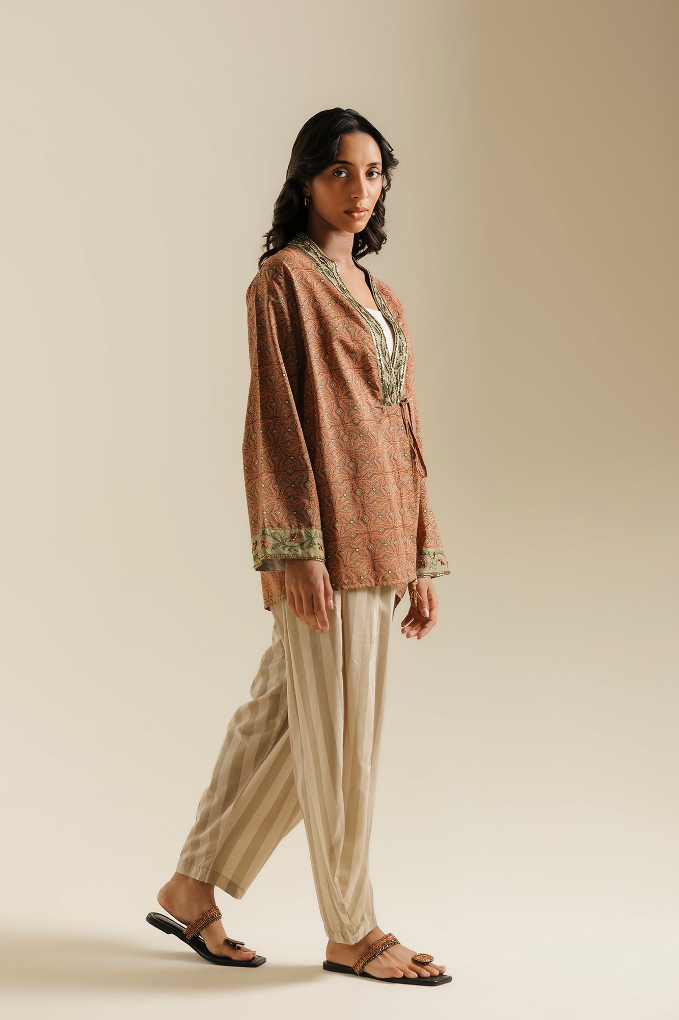 EMBROIDERED SUIT (E0874/119/821)