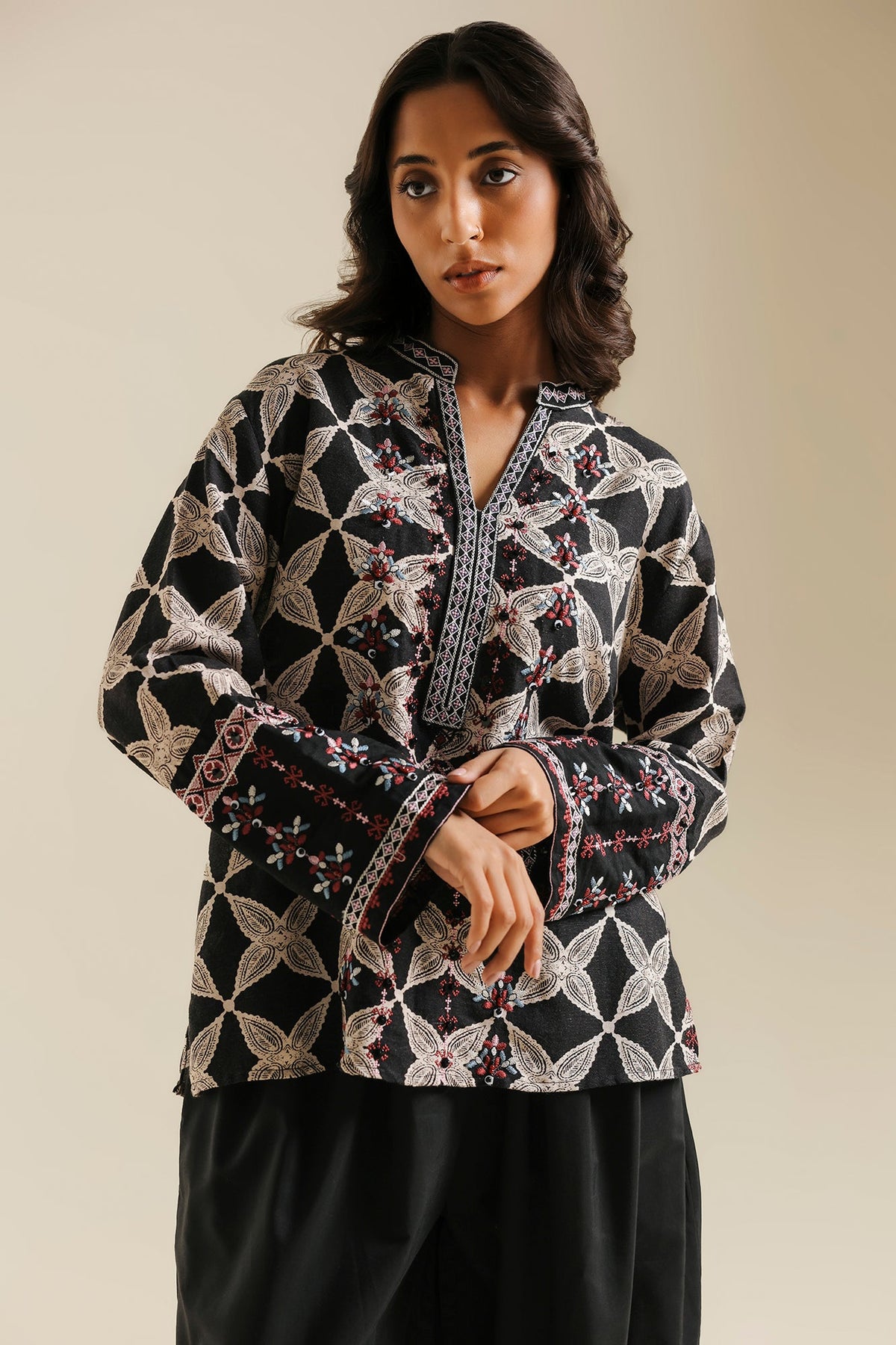 EMBROIDERED TOP (E0880/119/902)