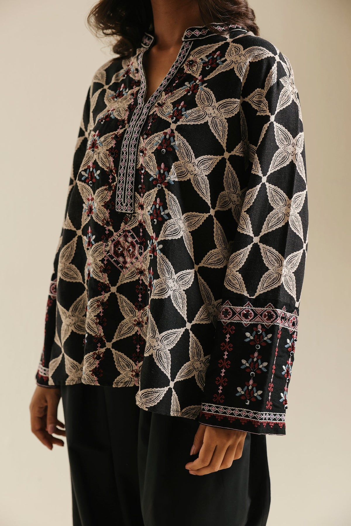 EMBROIDERED TOP (E0880/119/902)