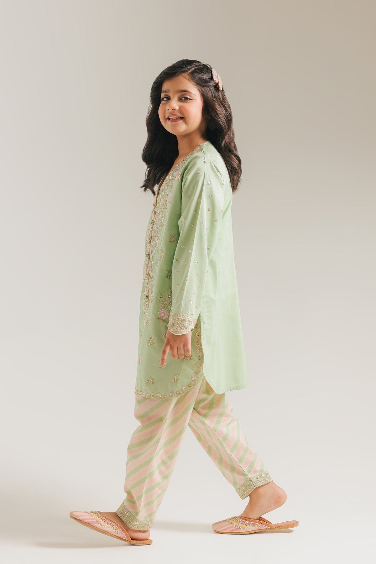 EMBROIDERED SUIT (E0900/404/130 E0900/304/130)