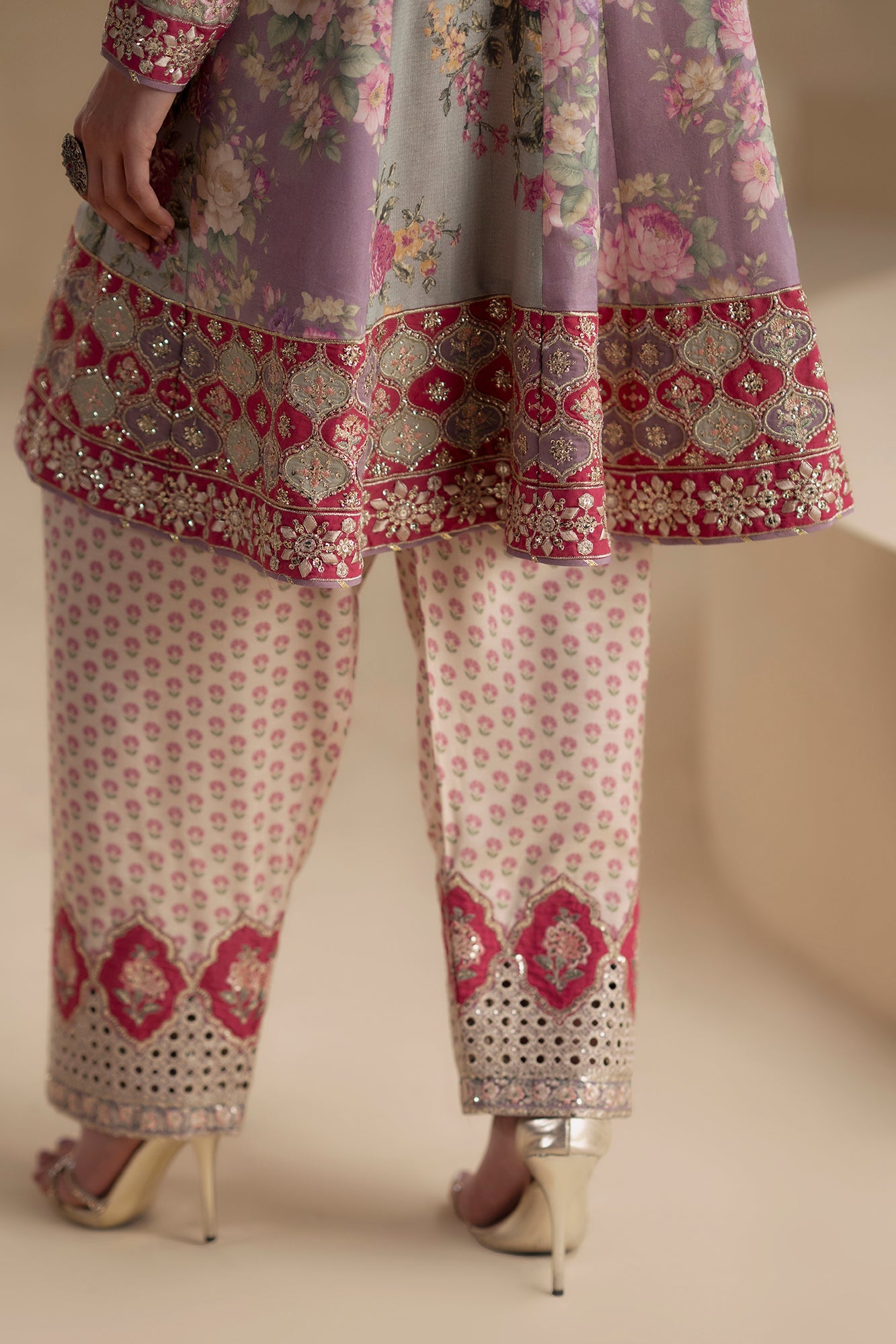 EMBROIDERED SUIT (E0913/104/718)