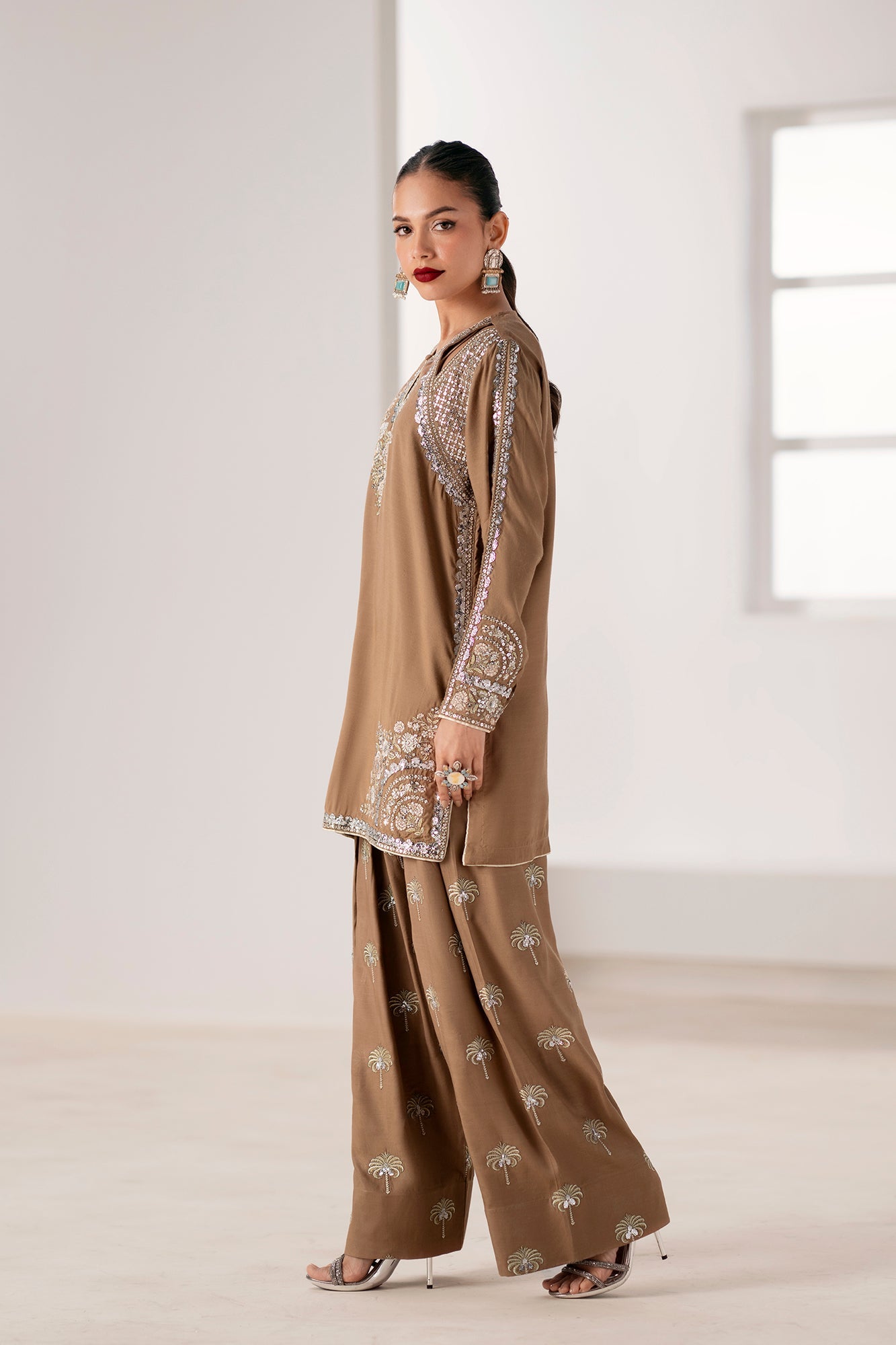 EMBROIDERED SUIT (E0921/104/816)