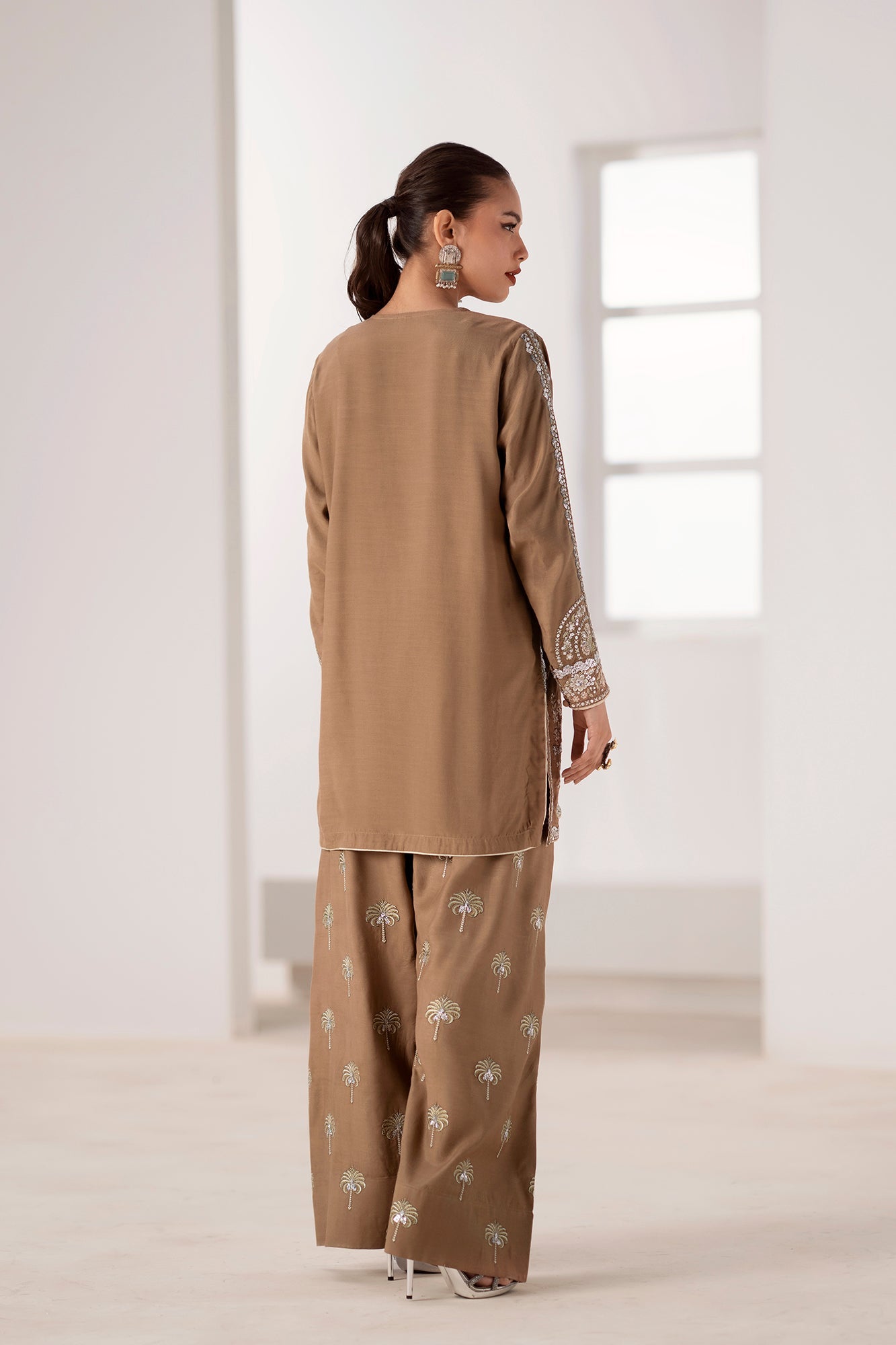 EMBROIDERED SUIT (E0921/104/816)