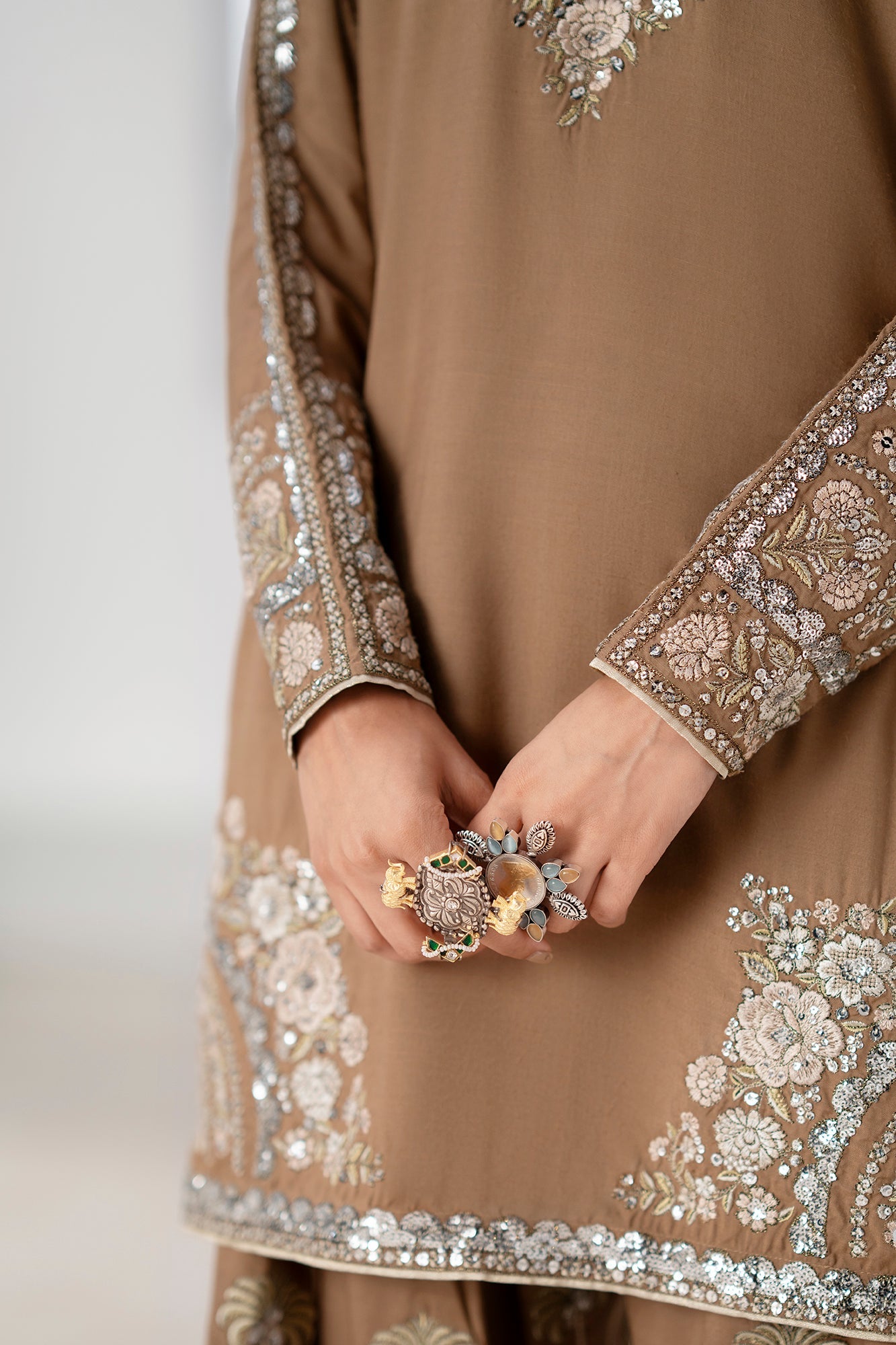 EMBROIDERED SUIT (E0921/104/816)