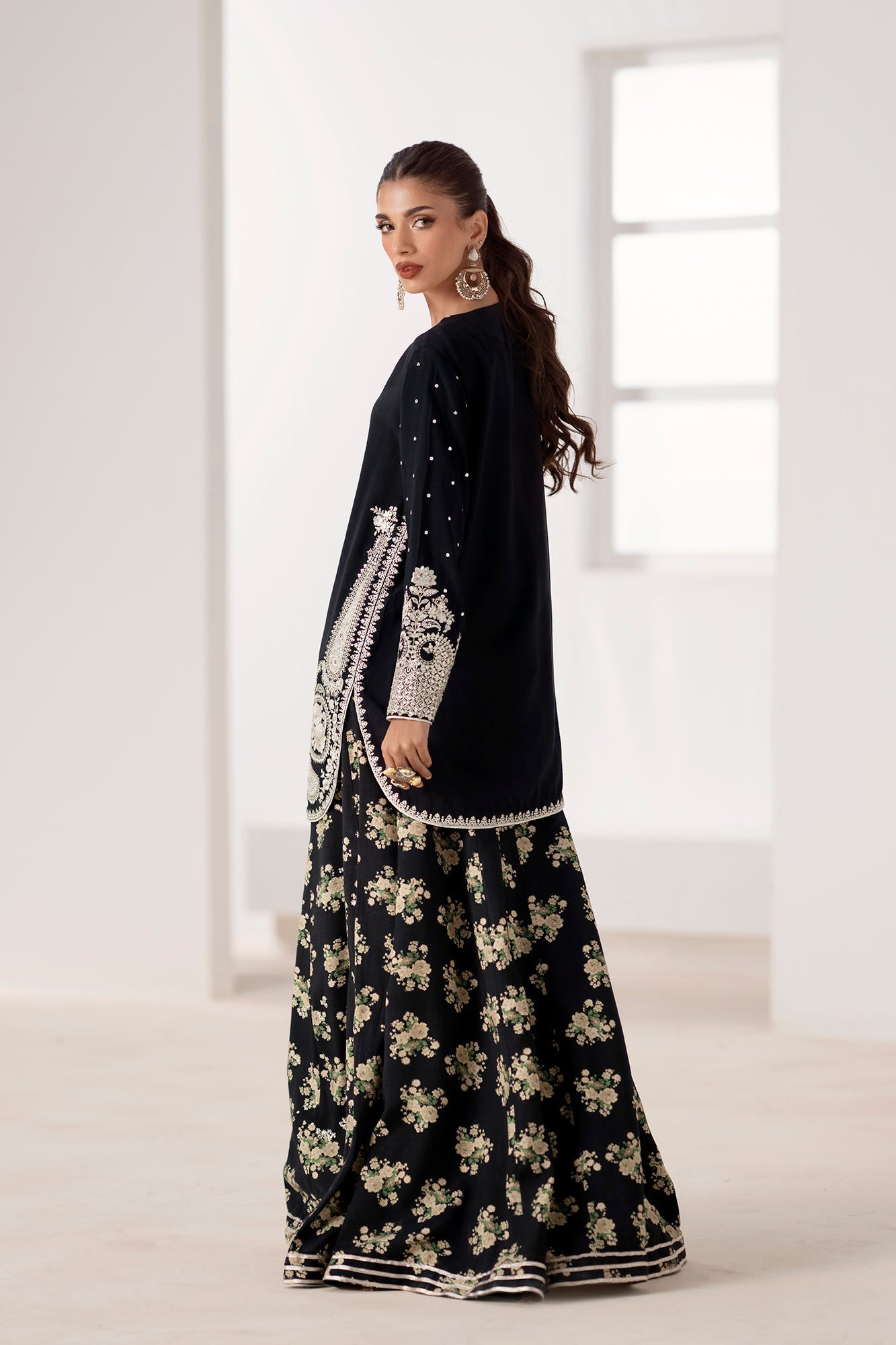 EMBROIDERED SUIT (E0932/104/902)