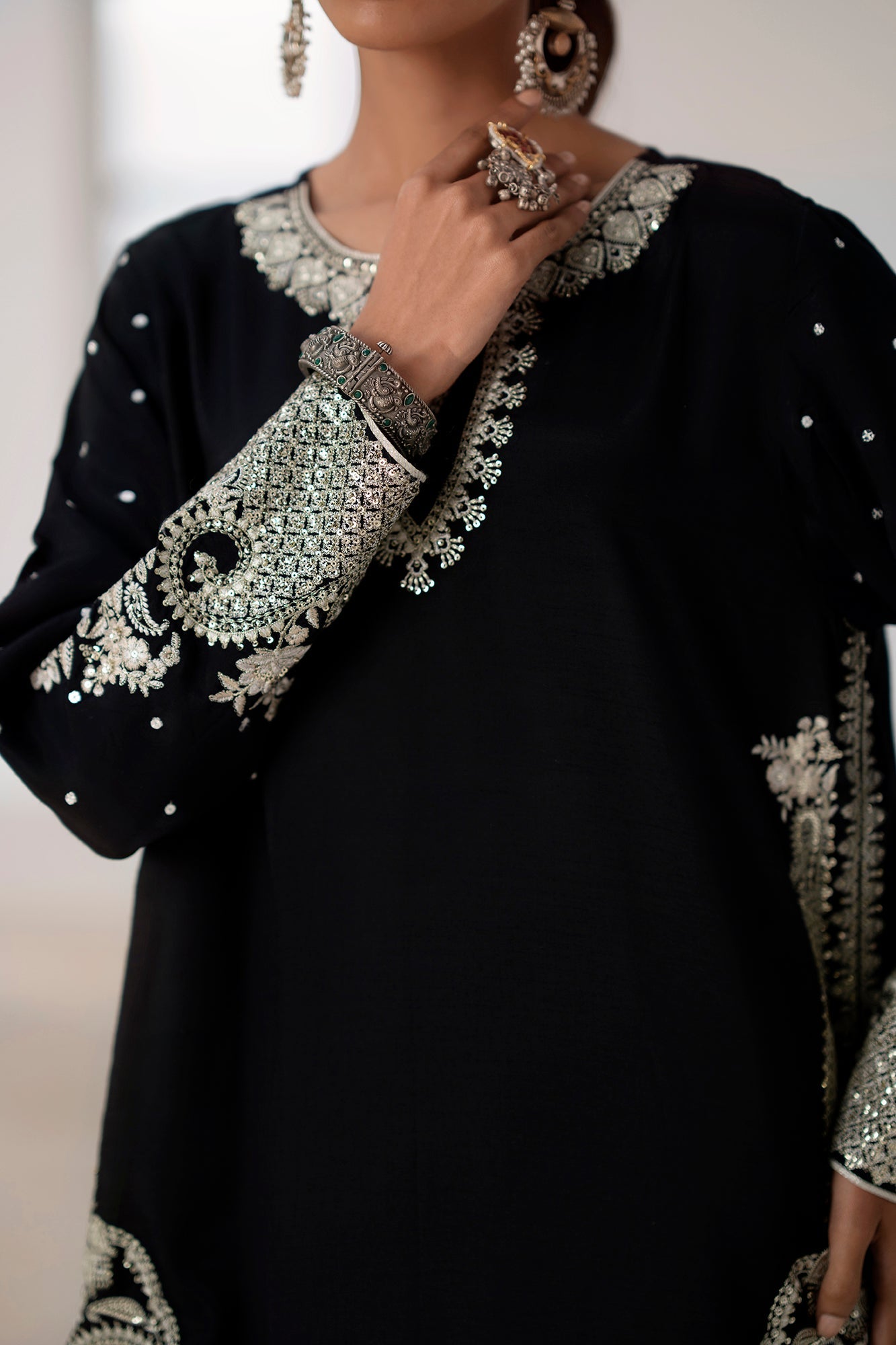 EMBROIDERED SUIT (E0932/104/902)