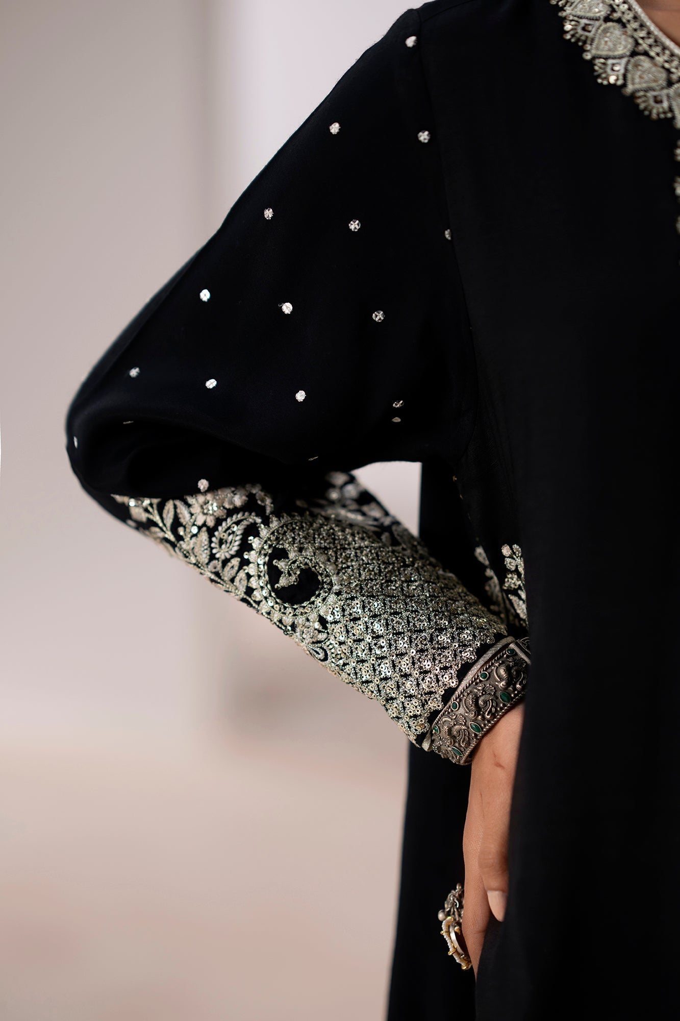 EMBROIDERED SUIT (E0932/104/902)