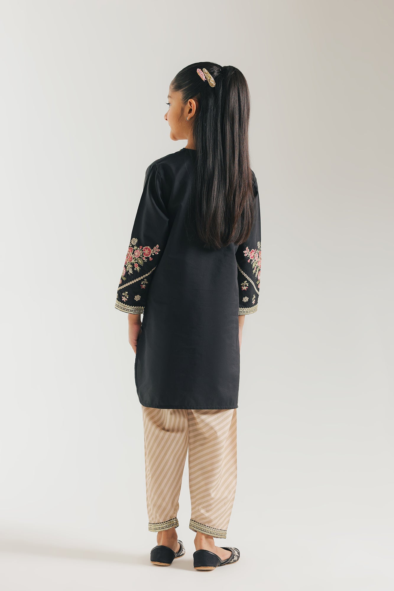 EMBROIDERED SUIT (E0924/404/901 E0924/304/901)