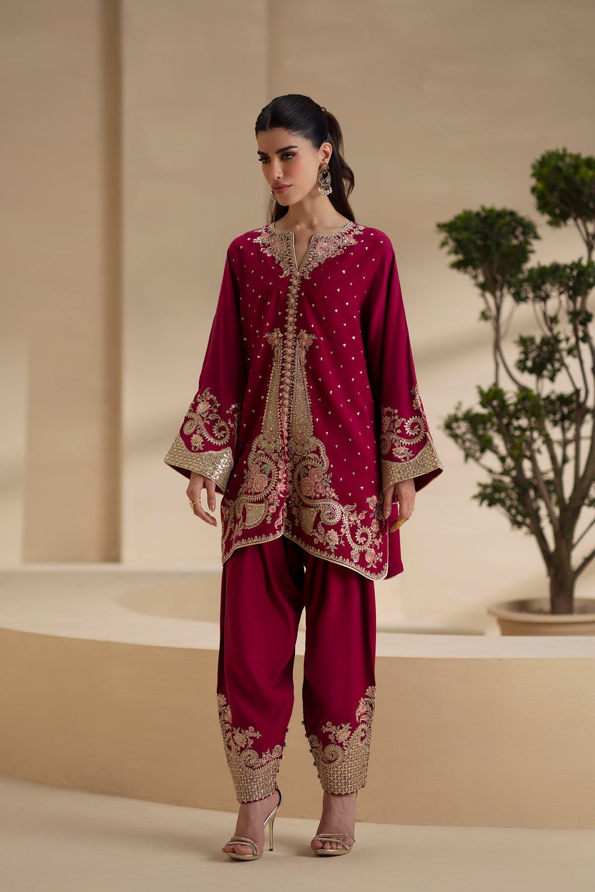 EMBROIDERED SUIT (E0928/104/406)