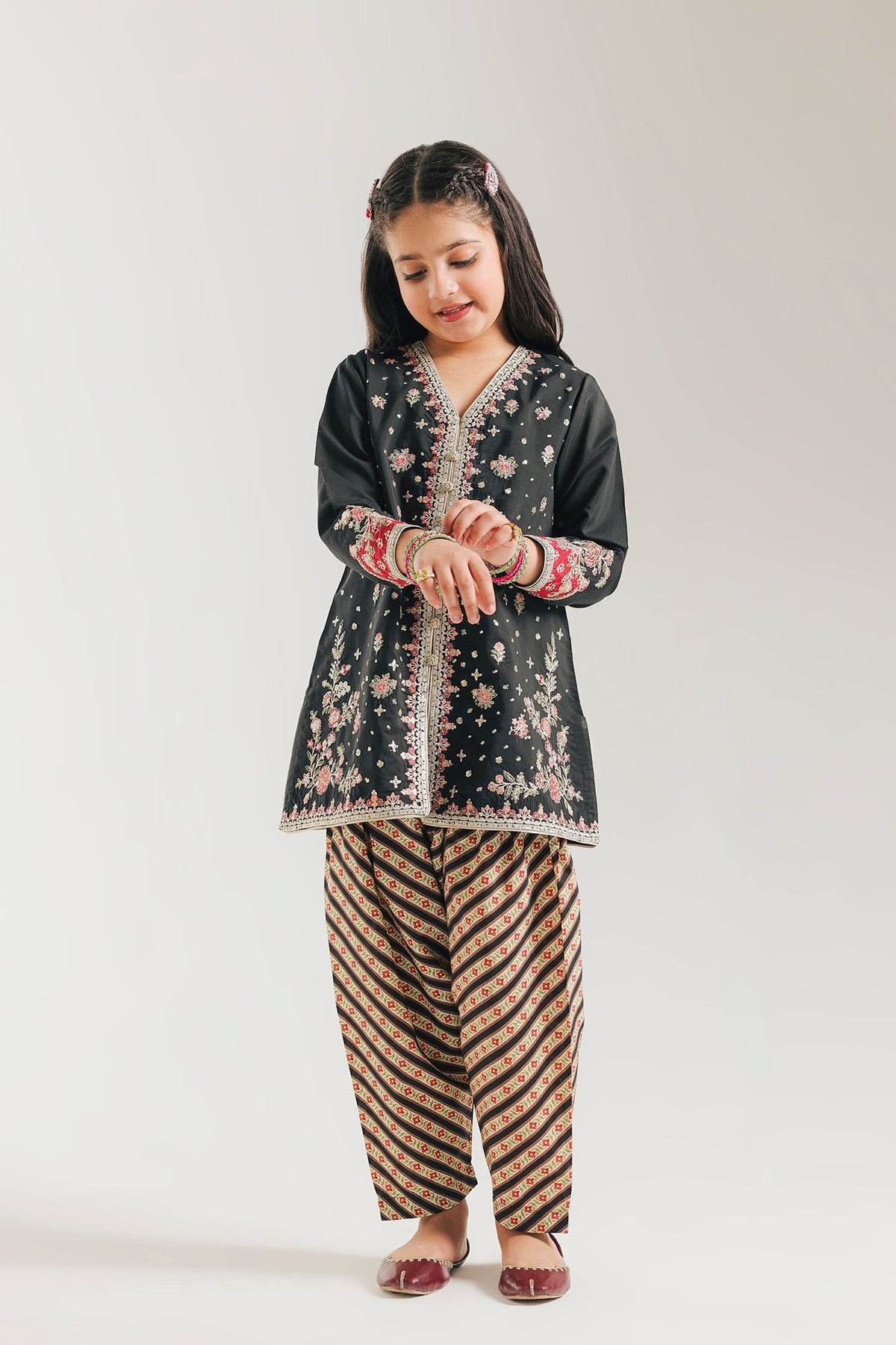 EMBROIDERED SUIT (E0930/404/902 E0930/304/902)