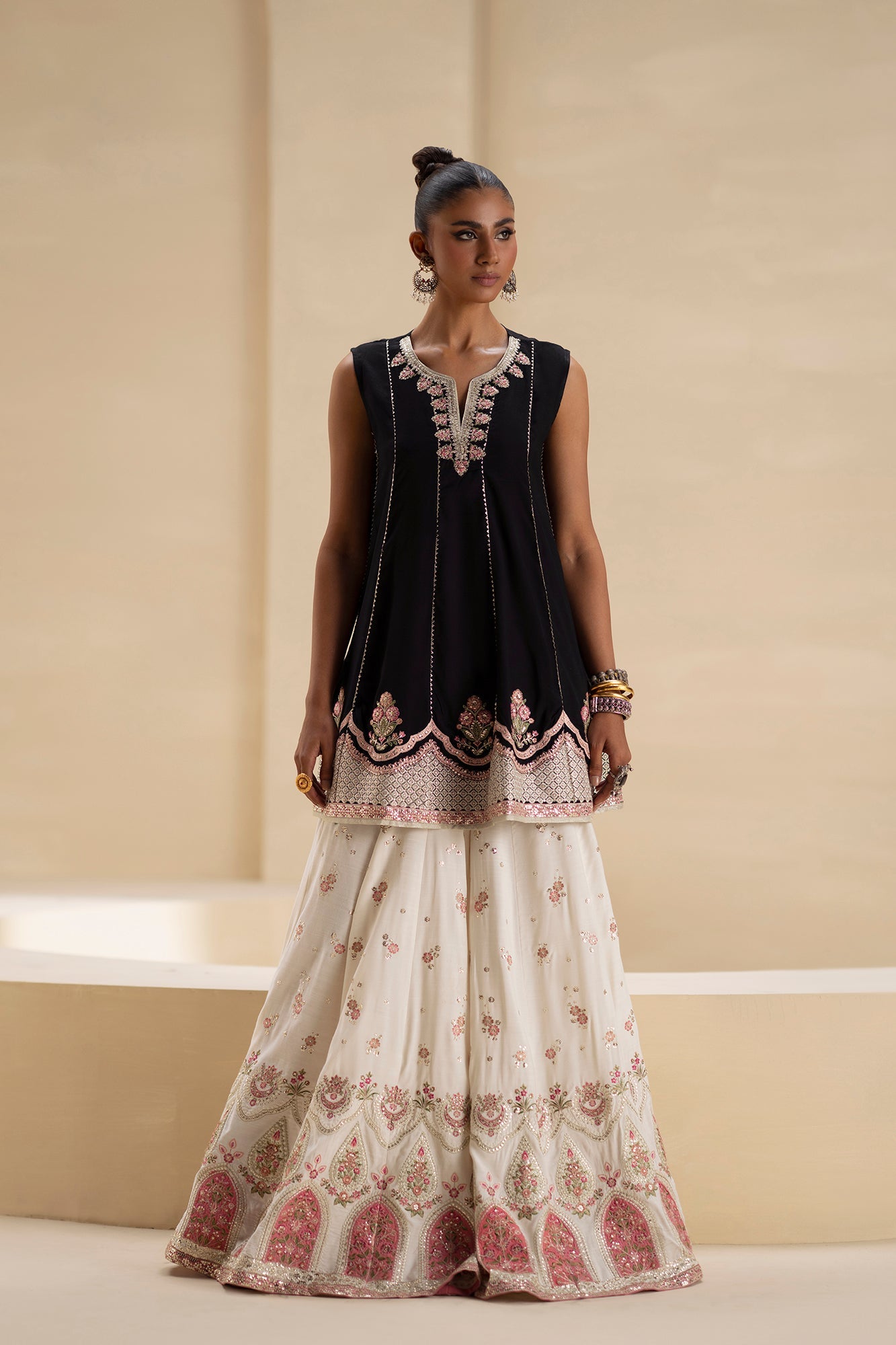 EMBROIDERED SUIT (E0934/104/902)