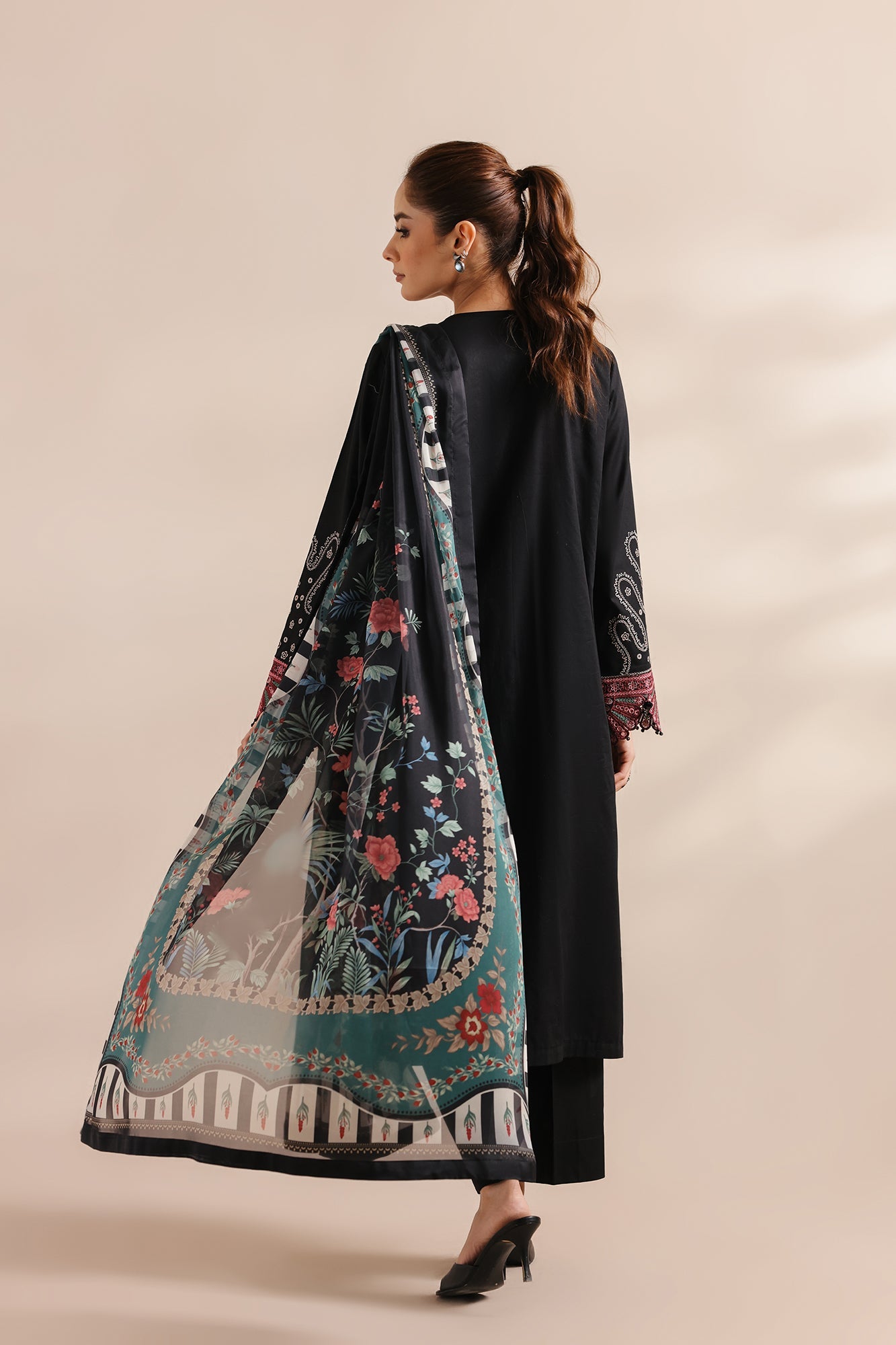 EMBROIDERED SUIT (E0956/203/902)