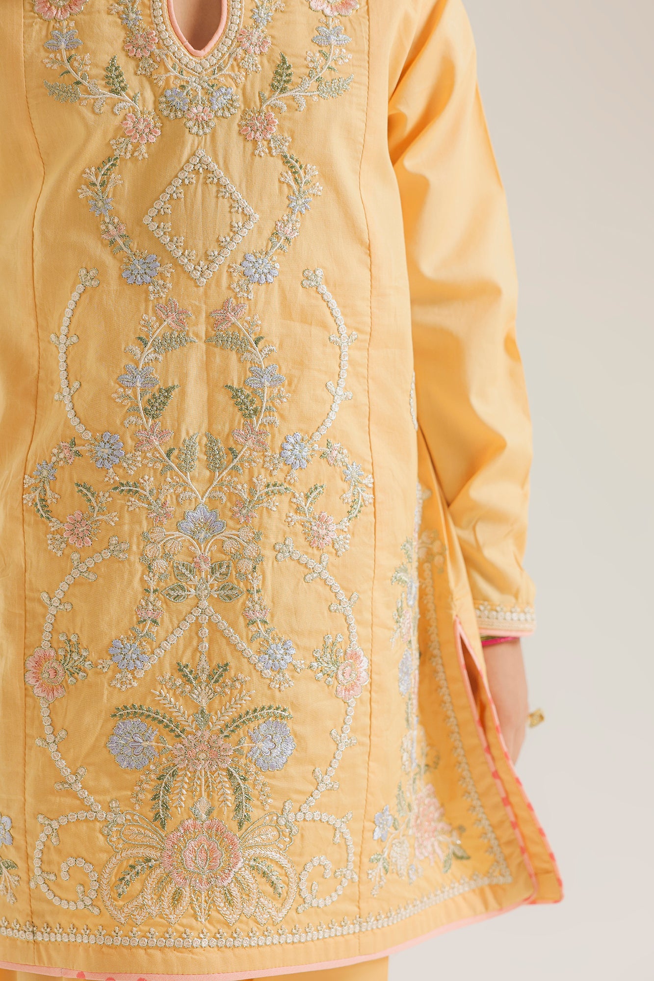 EMBROIDERED SUIT (E0962/404/106 E0962/304/106)