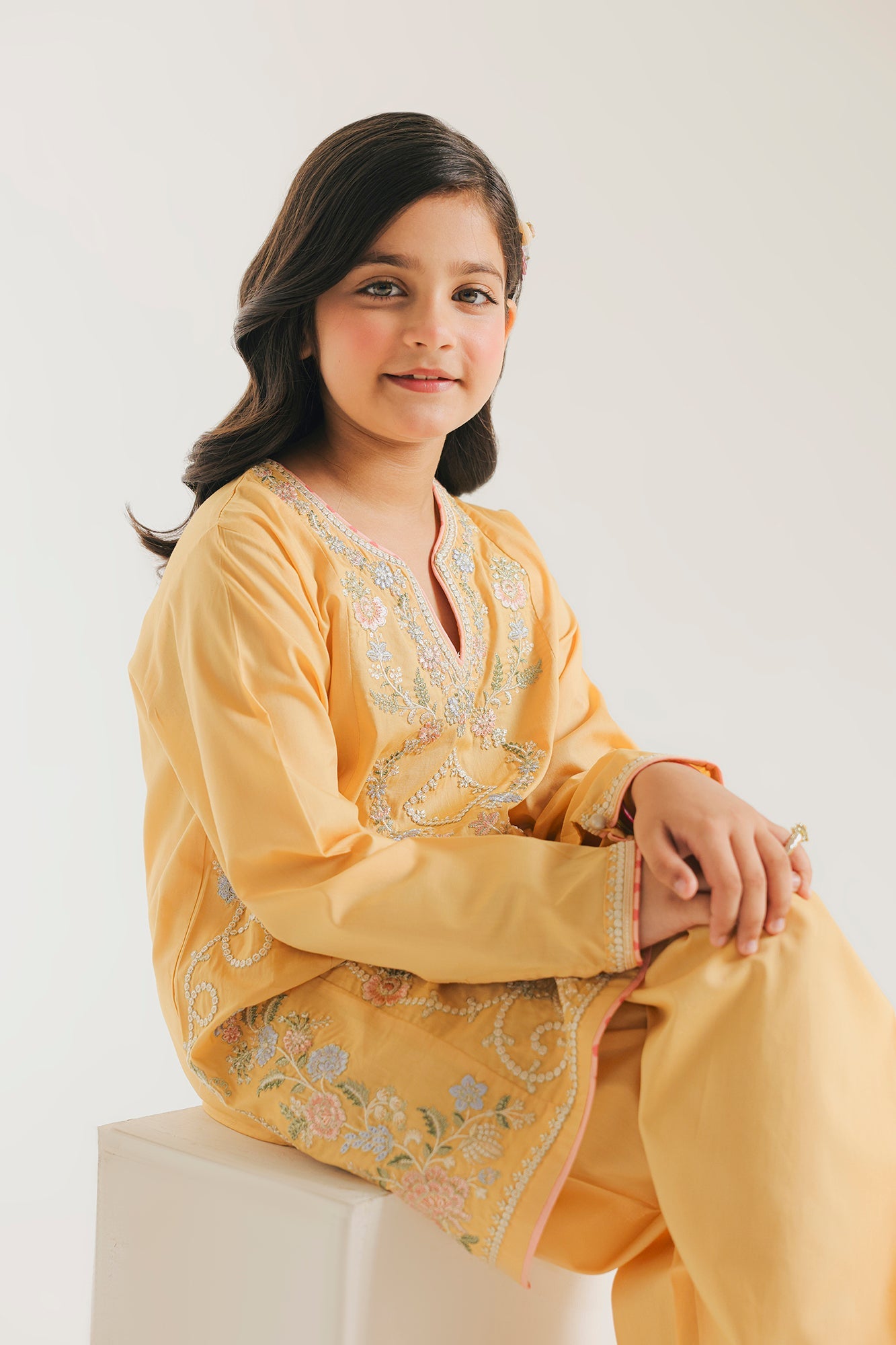 EMBROIDERED SUIT (E0962/404/106 E0962/304/106)