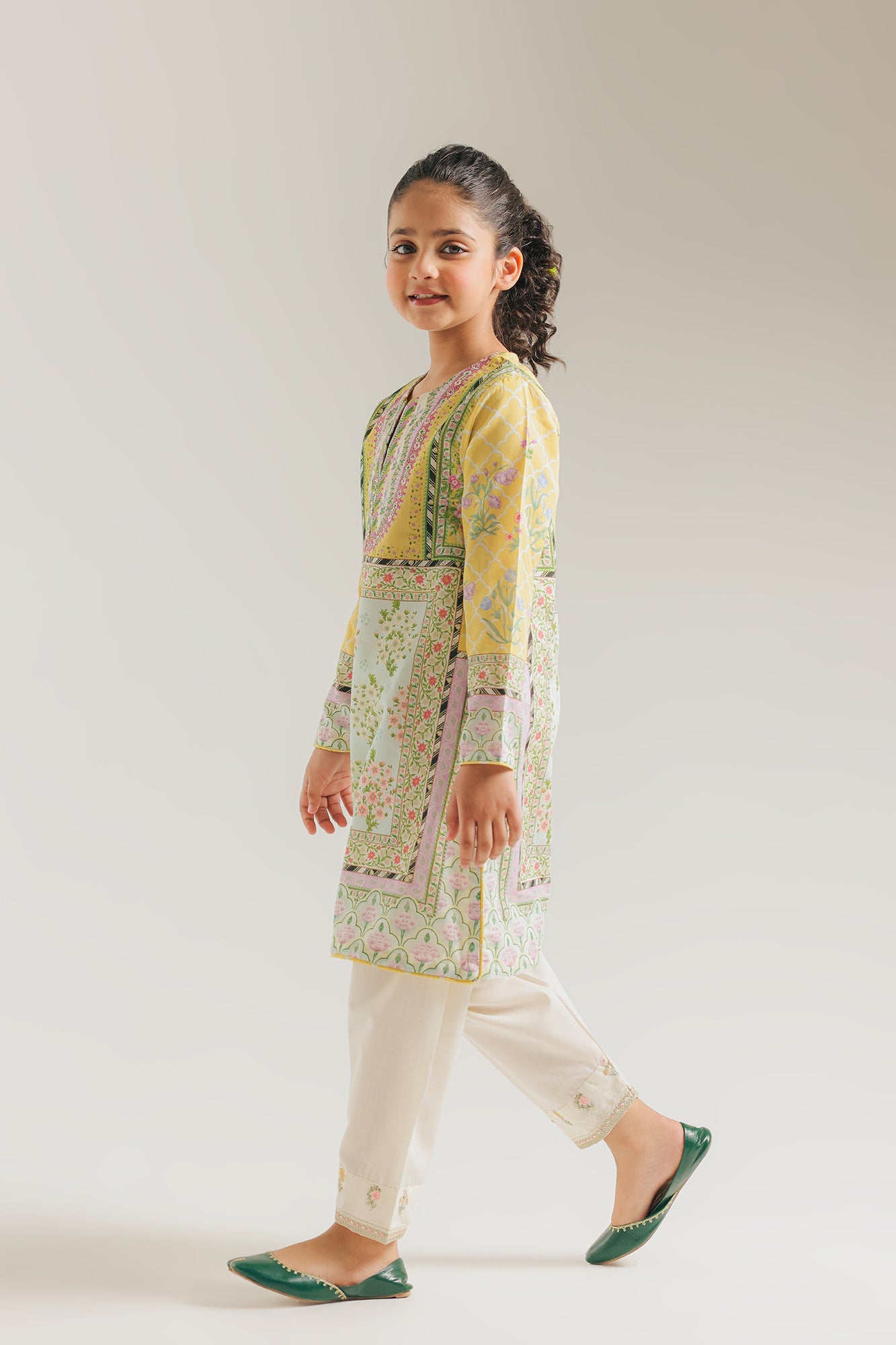 EMBROIDERED SUIT (E0975/404/112 E0975/304/112)
