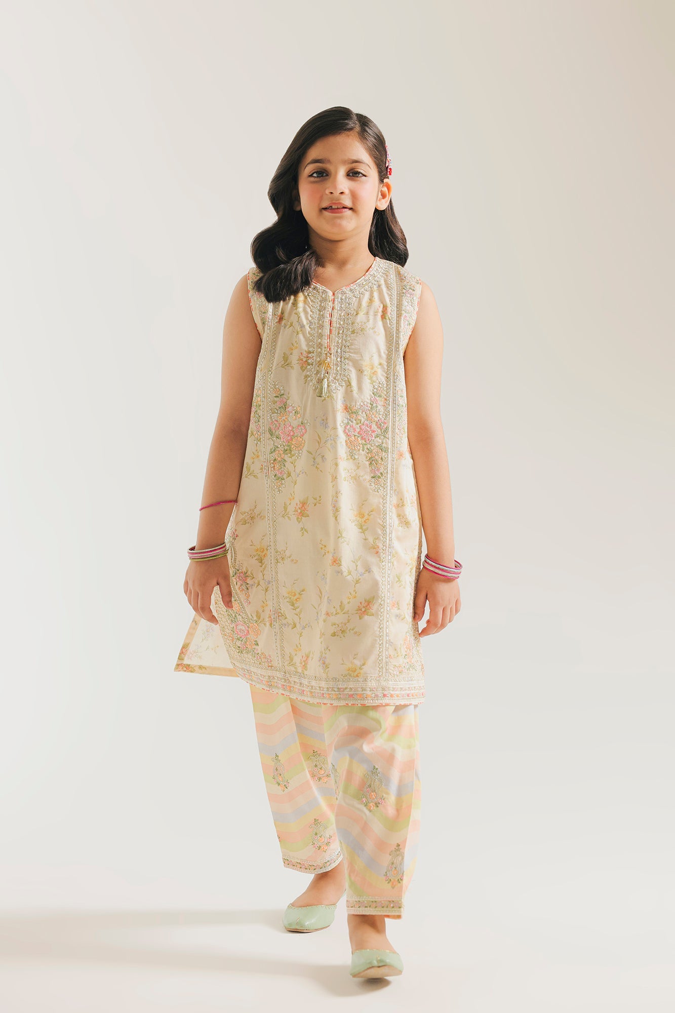 EMBROIDERED SUIT (E0986/404/216 E0986/304/216)