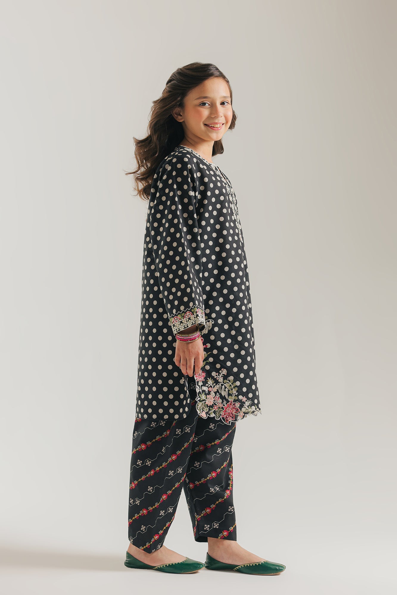 EMBROIDERED SUIT (E0995/404/901 E0995/304/901)