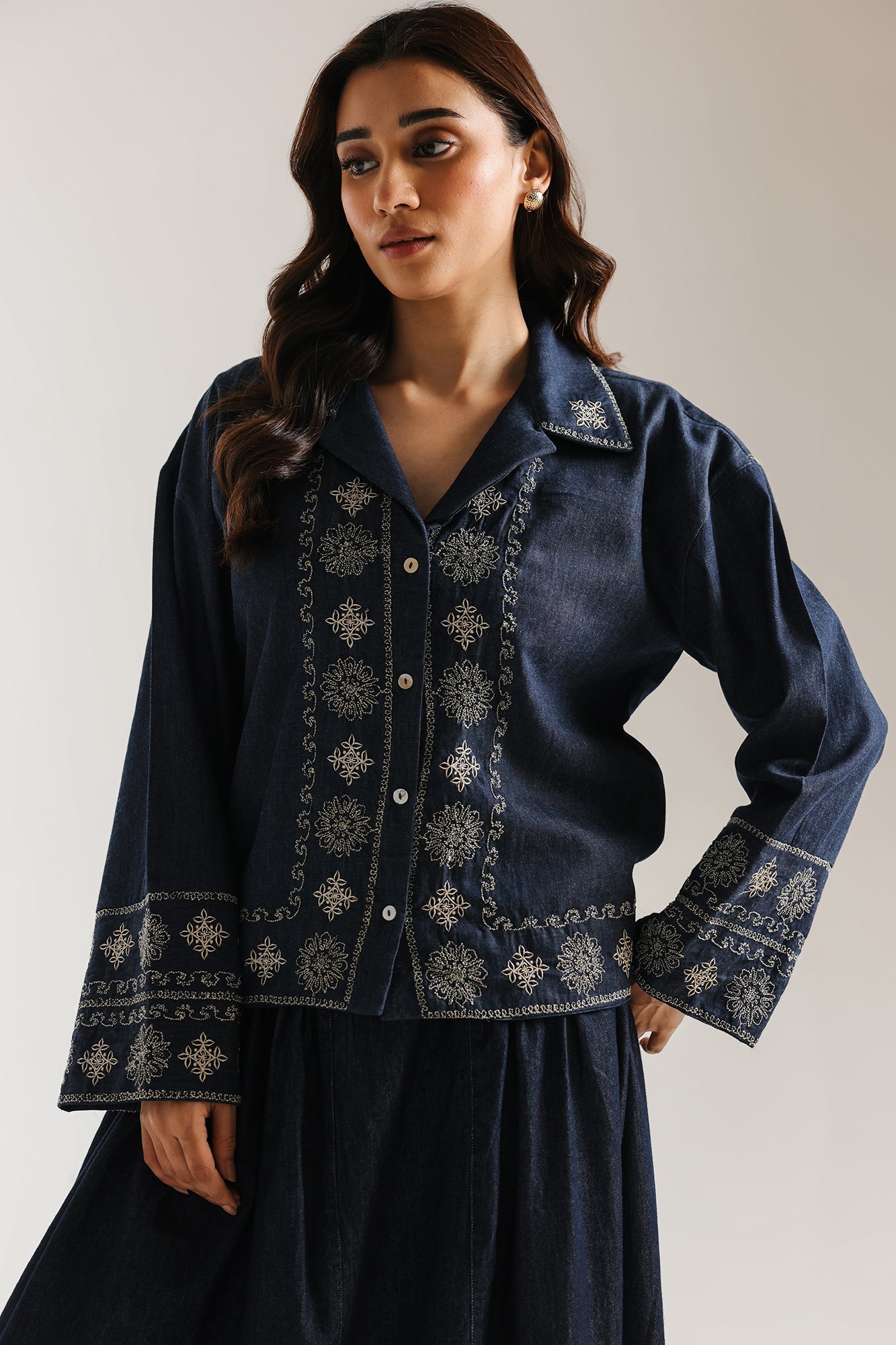 EMBROIDERED TOP (E1008/101/625)
