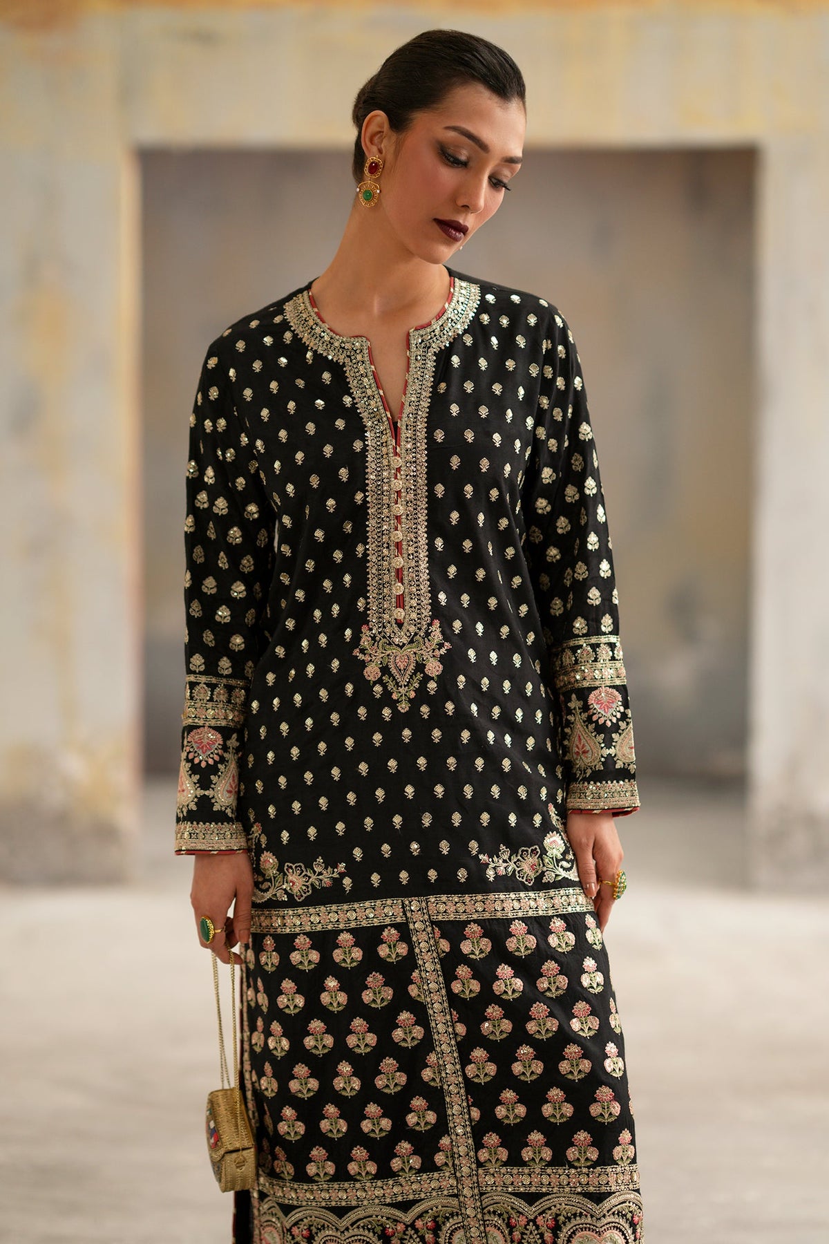 EMBROIDERED SUIT (E1010/104/901)