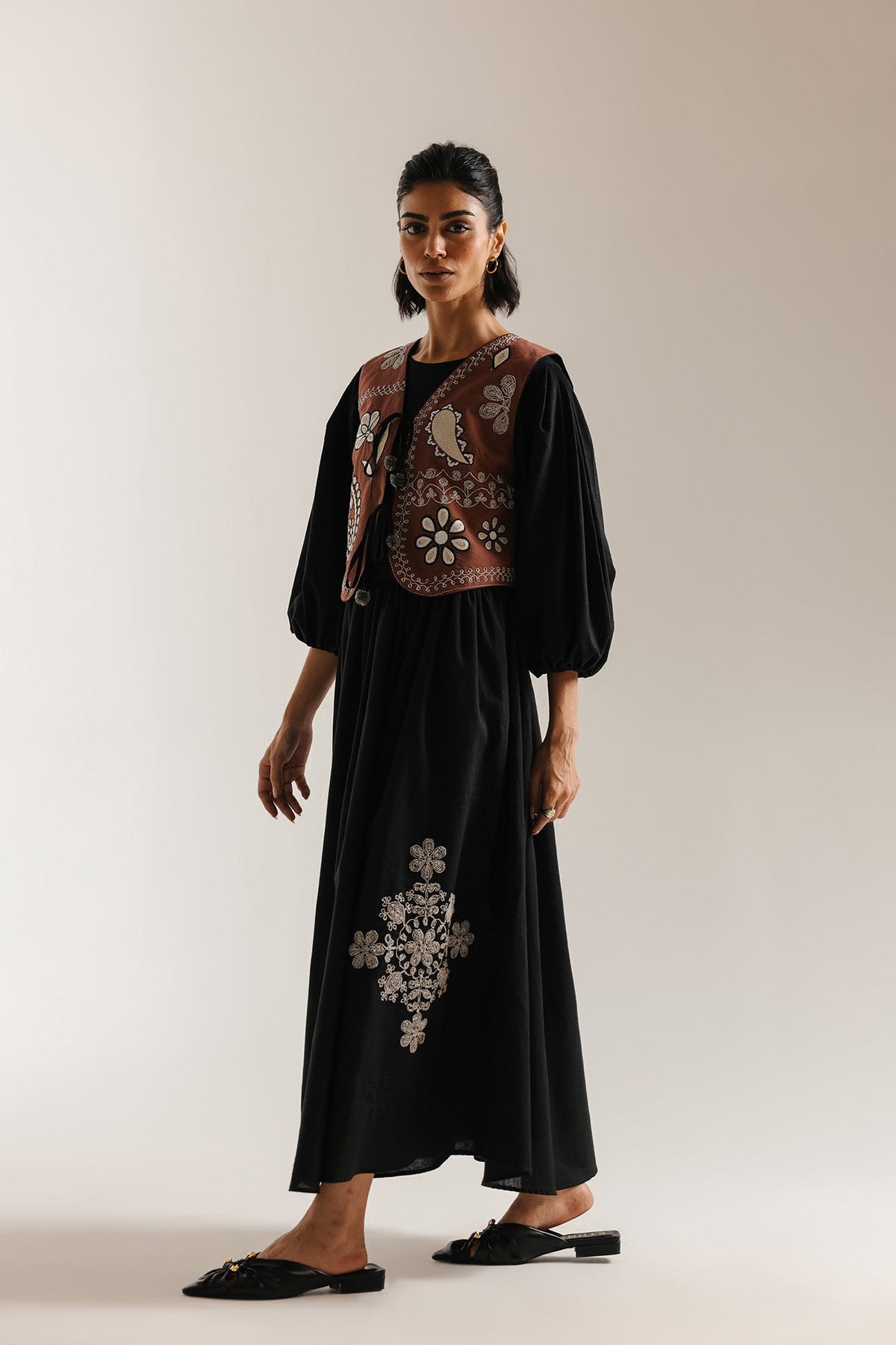 EMBROIDERED DRESS (E1013/101/901)