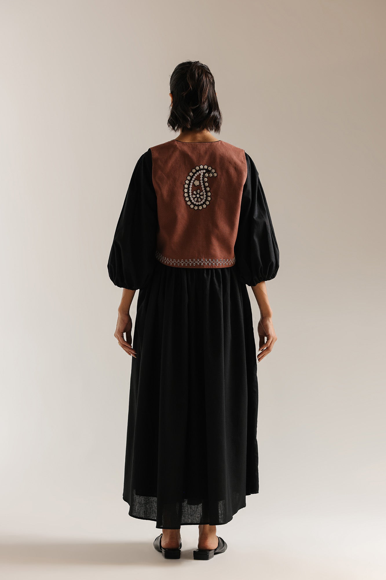 EMBROIDERED DRESS (E1013/101/901)