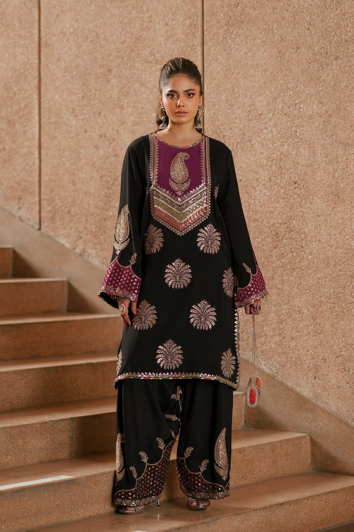 EMBROIDERED SUIT (E1022/104/902)
