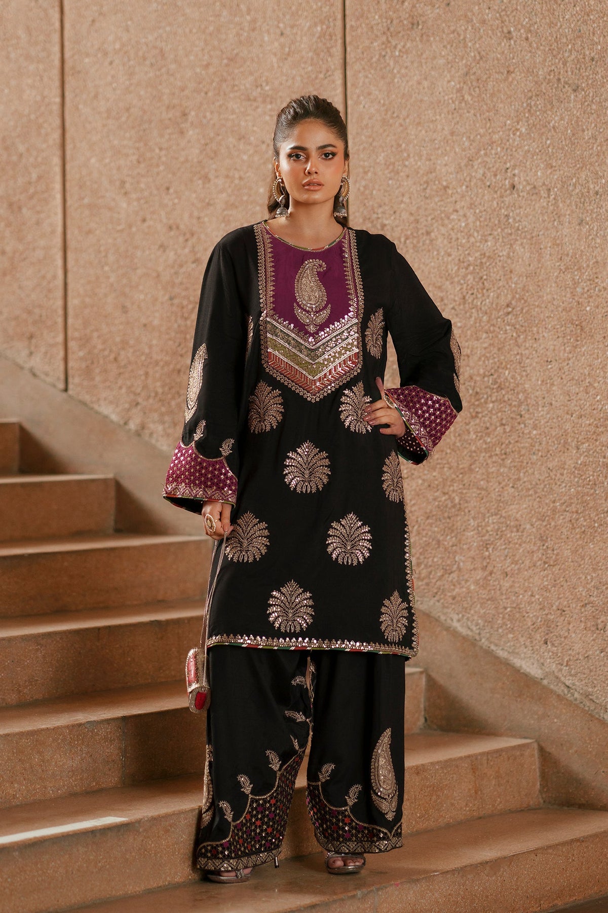 EMBROIDERED SUIT (E1022/104/902)