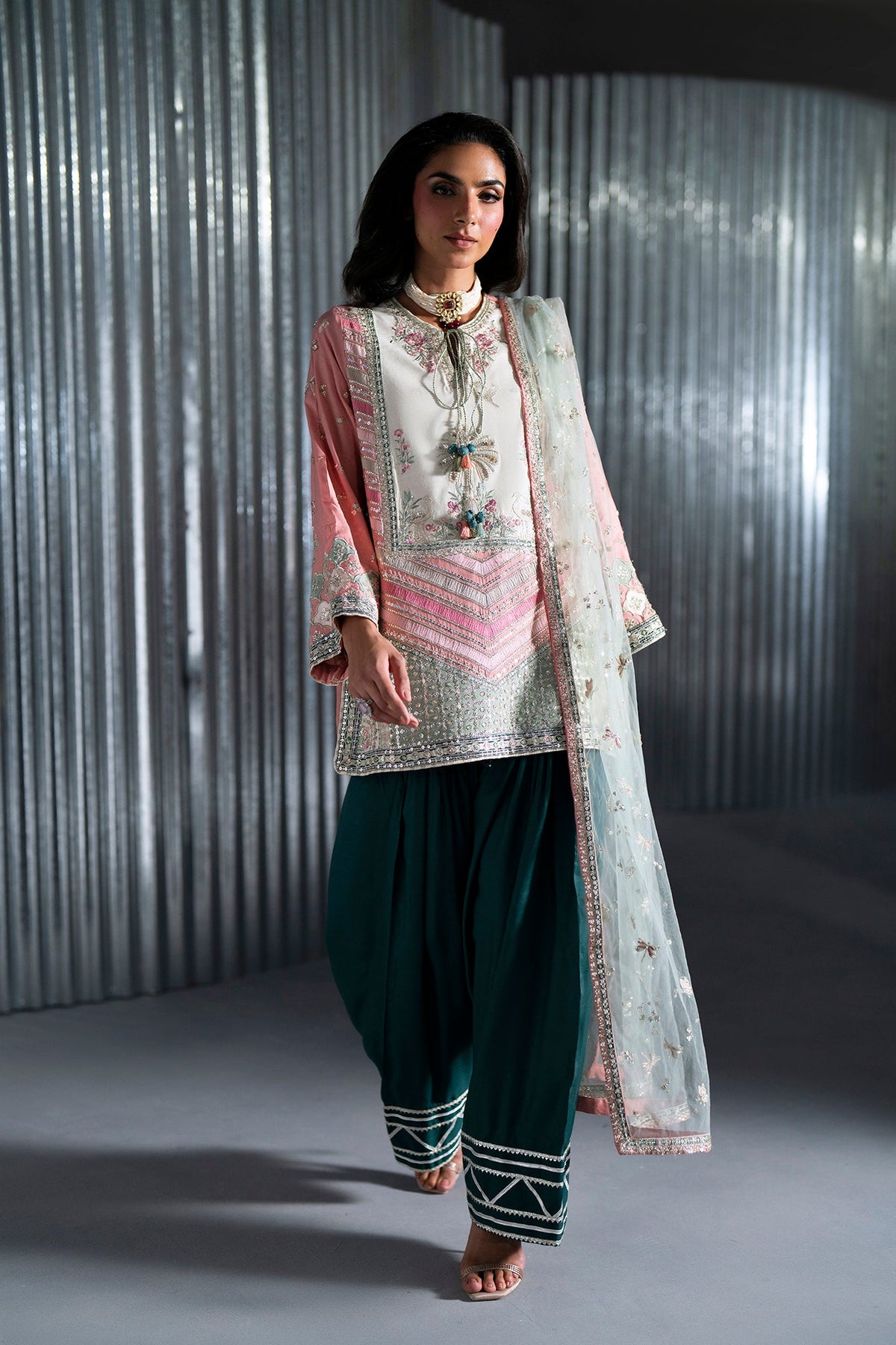 EMBROIDERED SUIT (E1037/104/327)