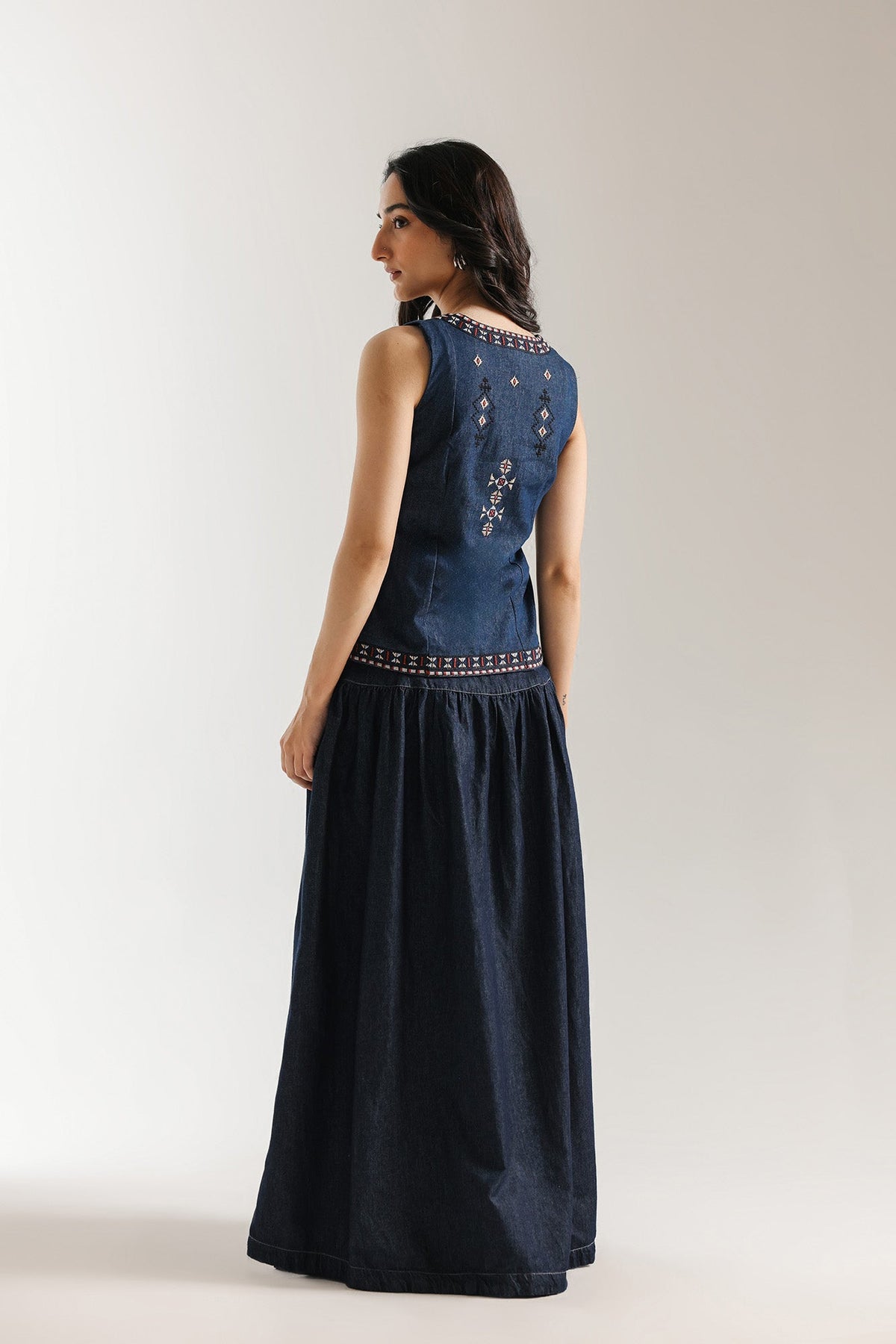 EMBROIDERED SKIRT (E1038/101/906)