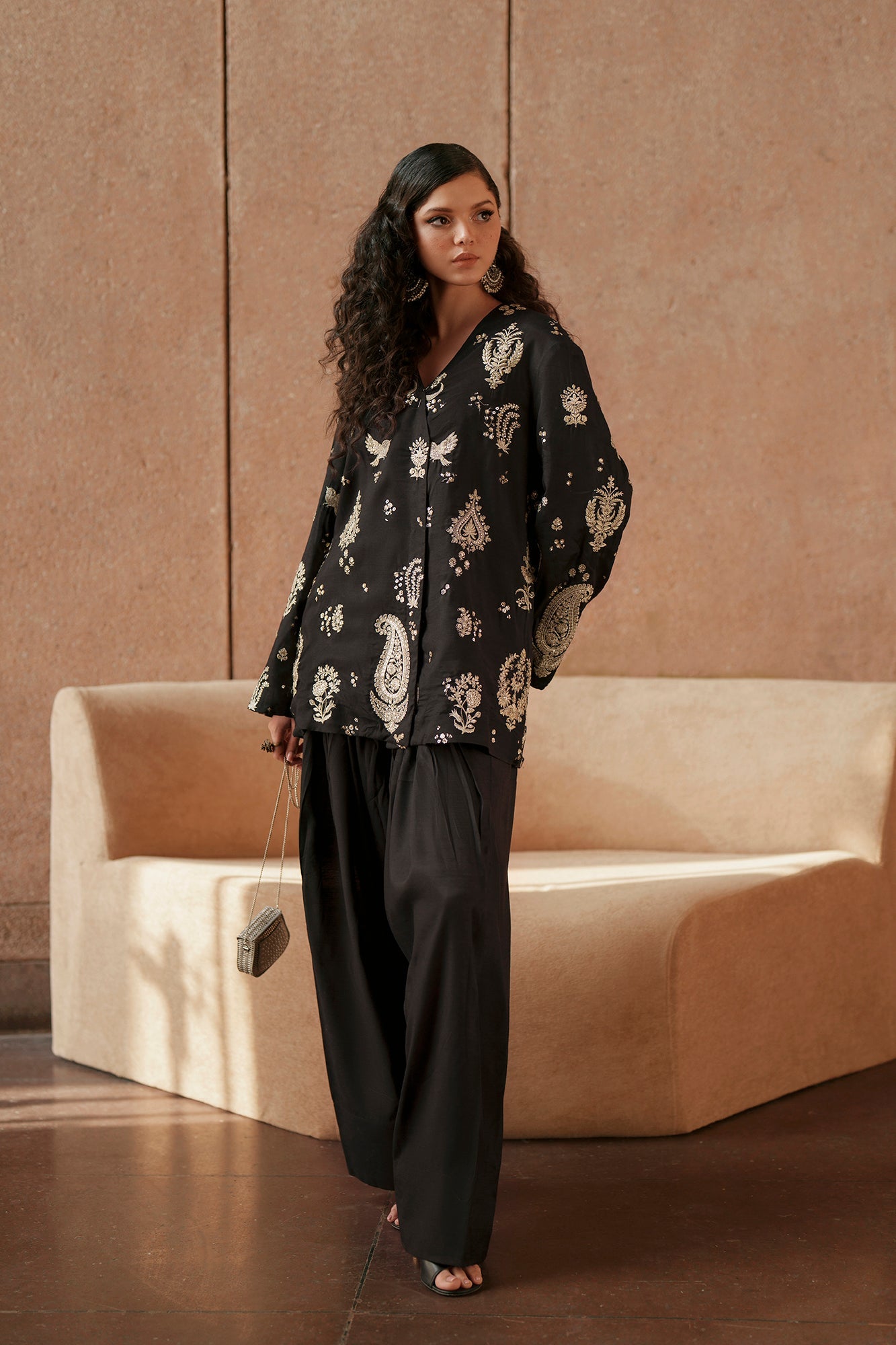 EMBROIDERED SUIT (E1043/104/902)