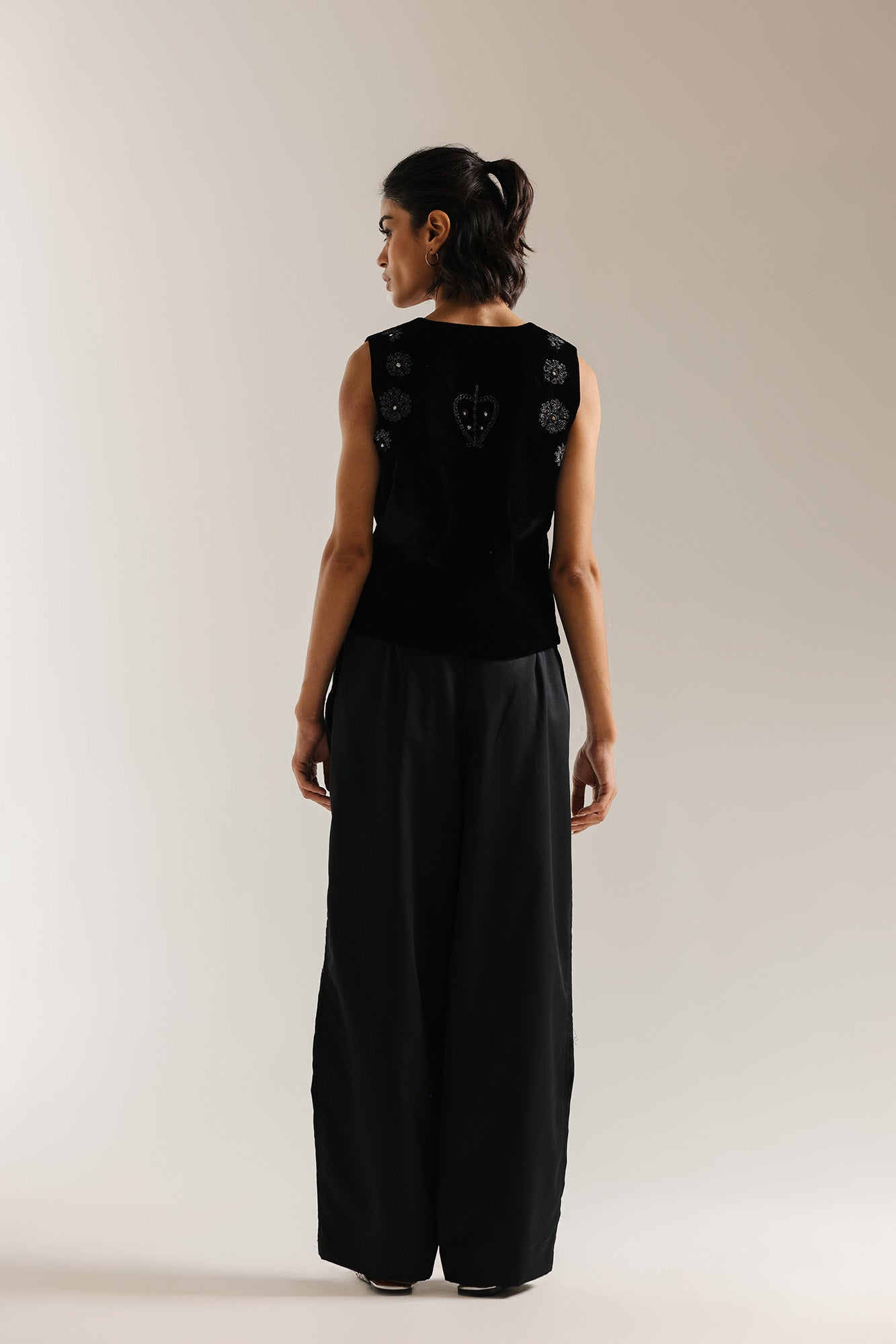 EMBROIDERED TOP (E1048/101/902)