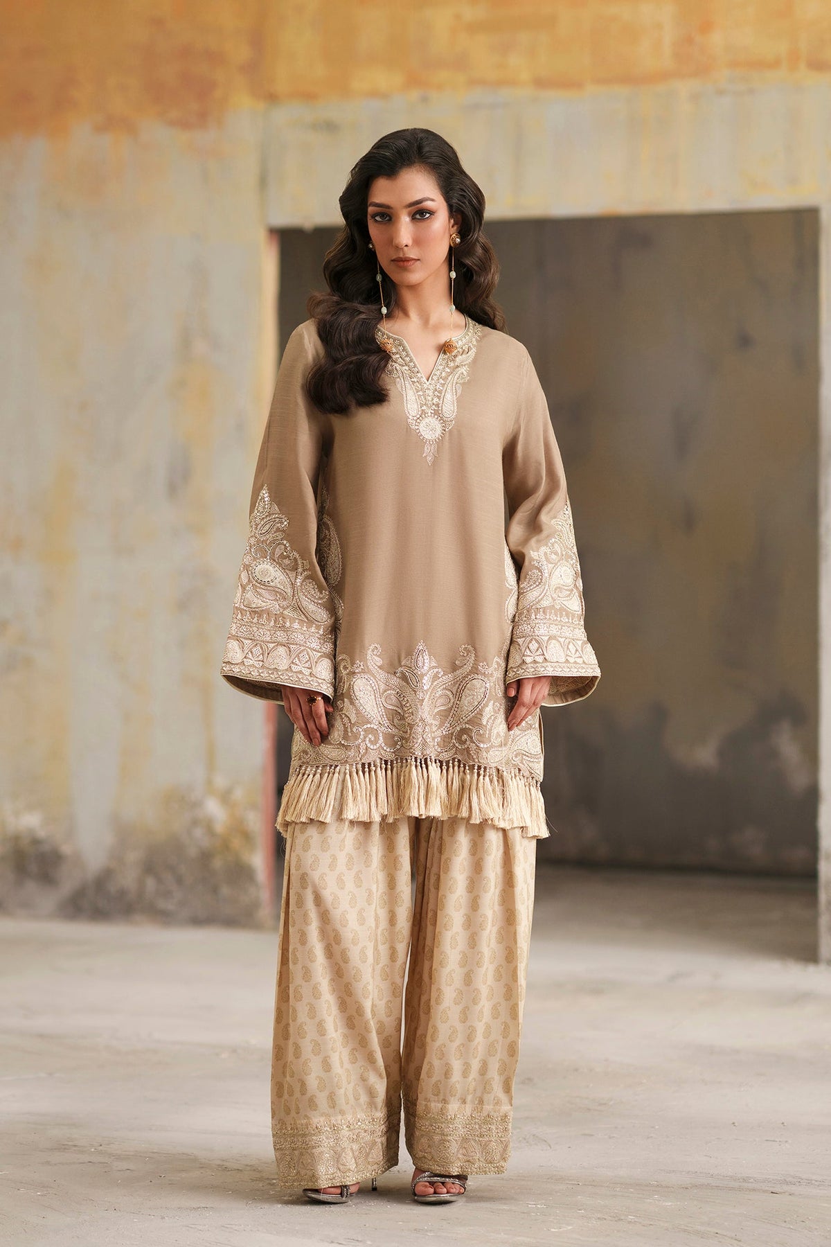 EMBROIDERED SUIT (E1052/104/808)