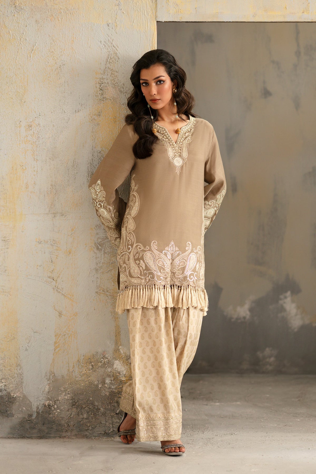 EMBROIDERED SUIT (E1052/104/808)