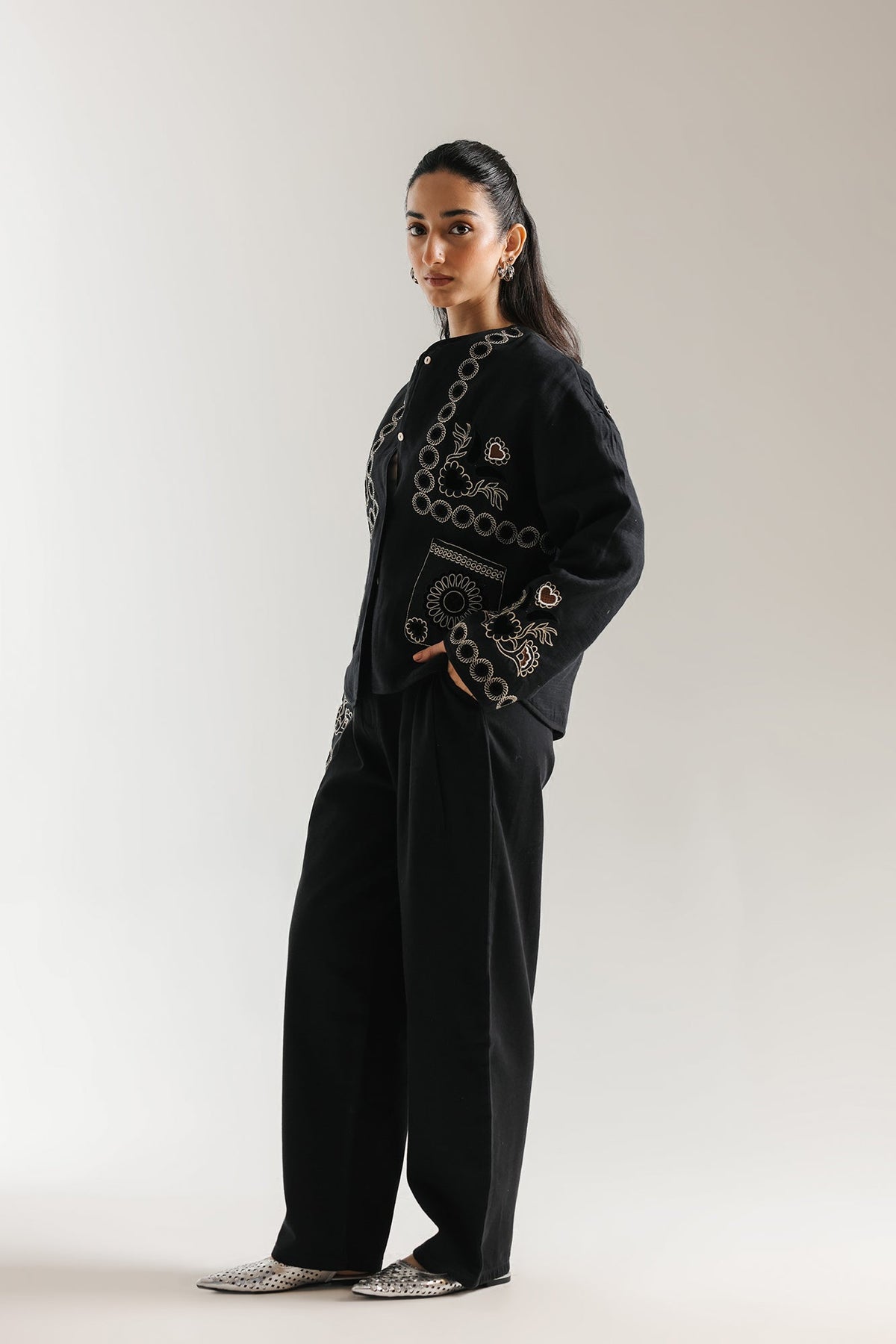EMBROIDERED JACKET (E1053/101/902)