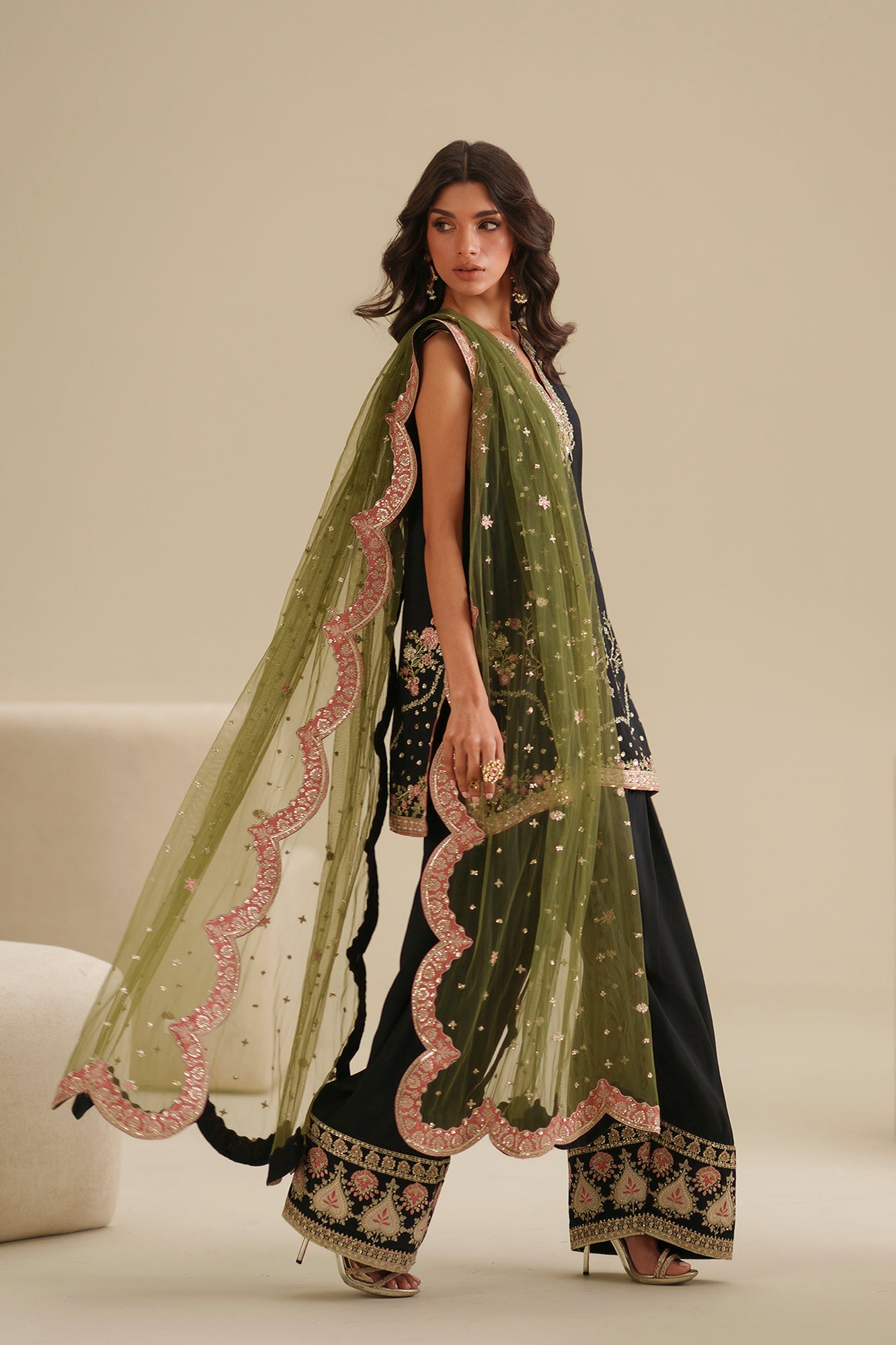 EMBROIDERED SUIT (E1057/104/902)