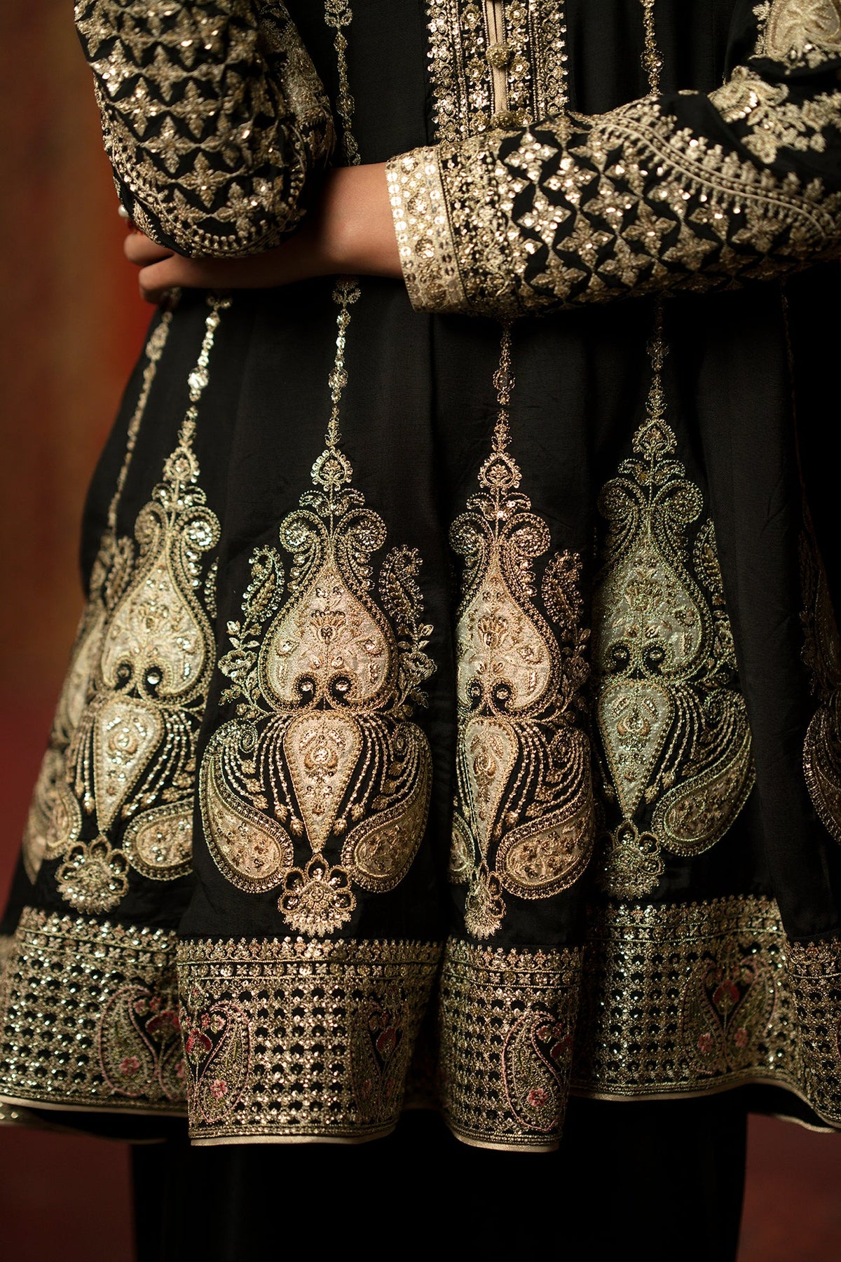 EMBROIDERED SUIT (E1066/104/902)